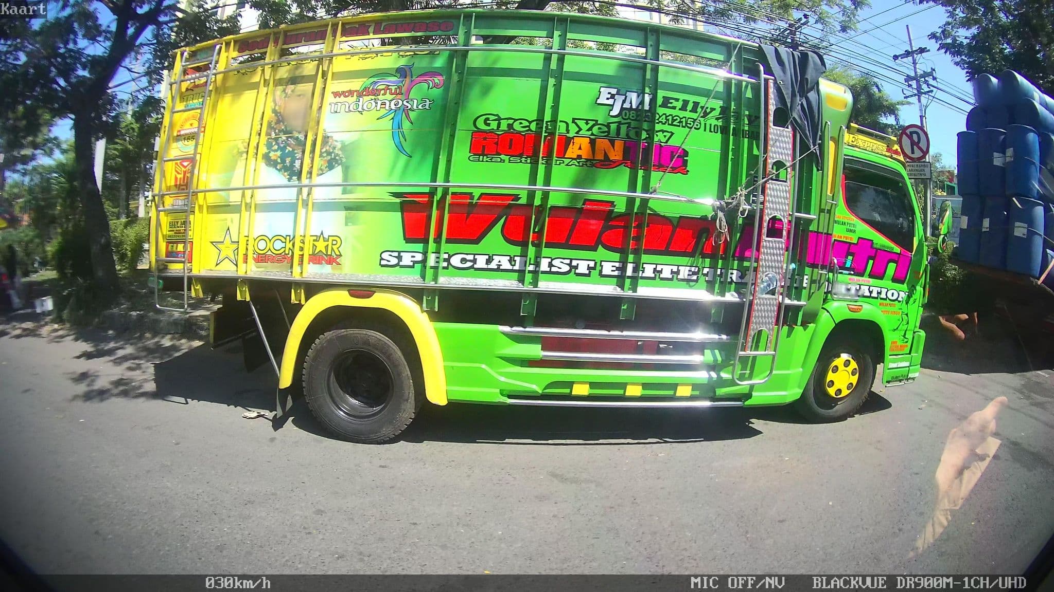 Street view near Khas Surabaya, Surabaya — © kaart_2 (CC BY-SA · Mapillary)