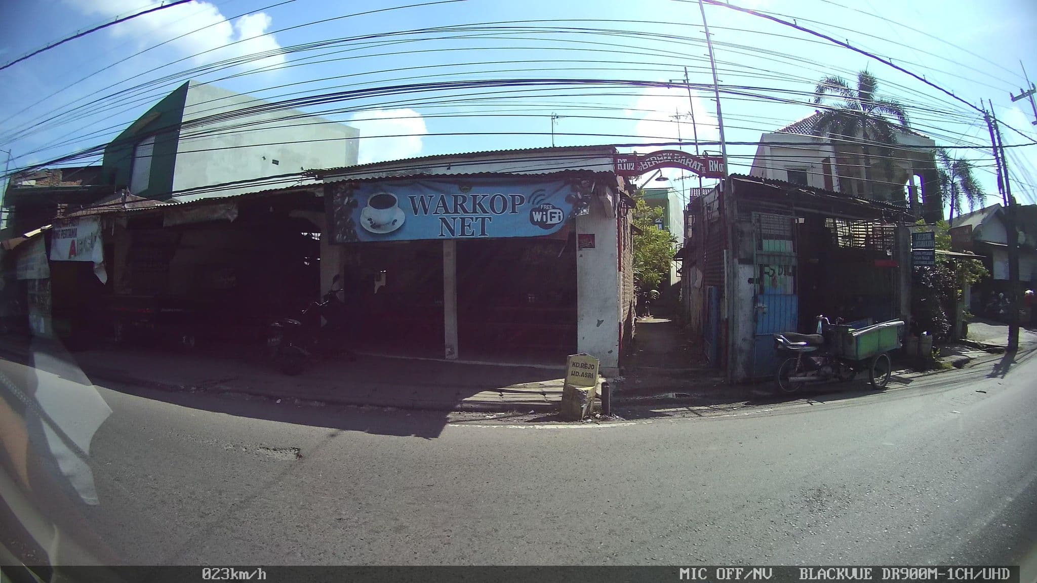 Street view near Jalan Raya Berbek 3 Wadung Asri, Gedangan — © kaart_2 (CC BY-SA · Mapillary)