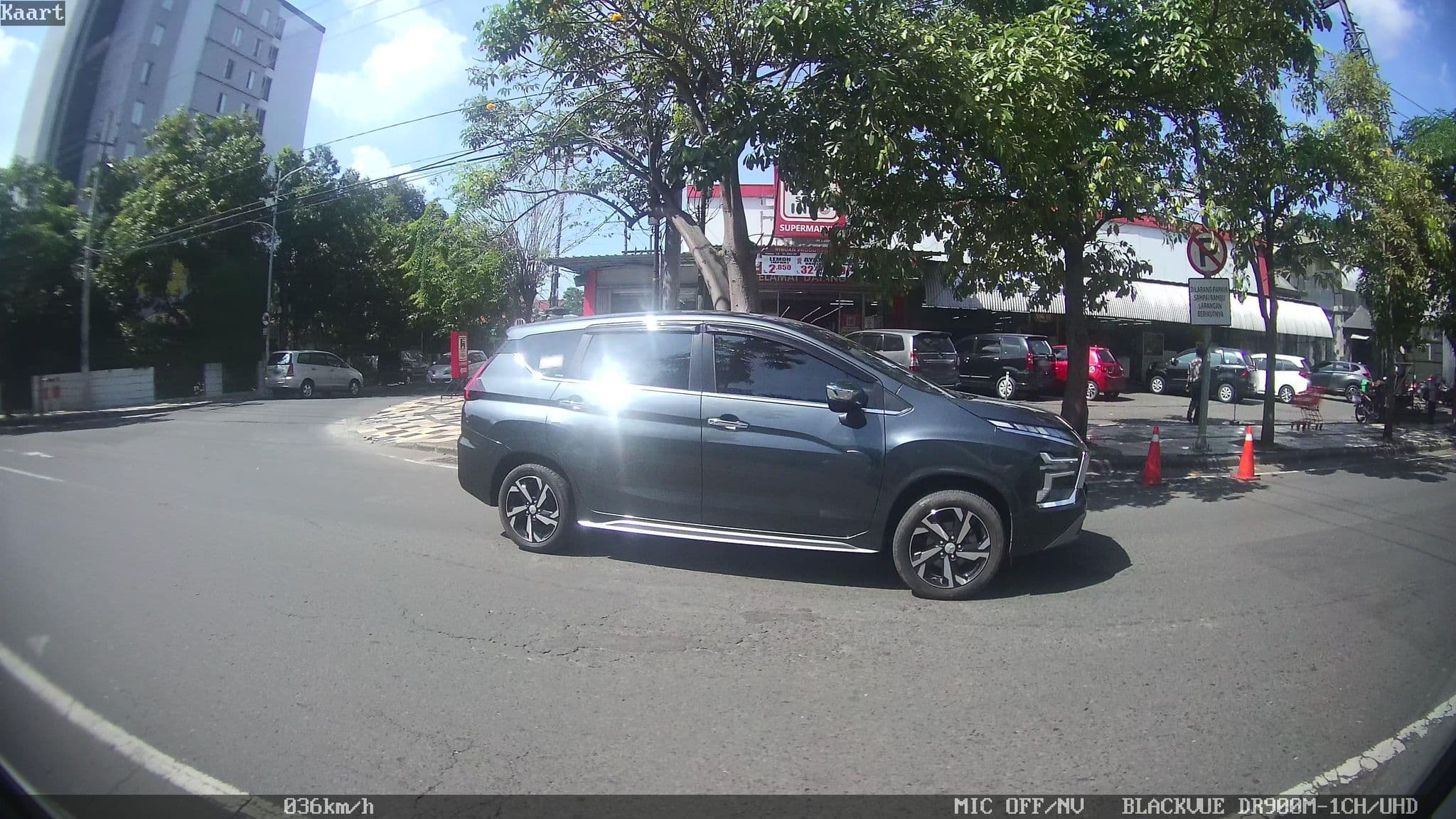 Street view near Hotel Sahid Jasa Tirta, Surabaya — © kaart_2 (CC BY-SA · Mapillary)