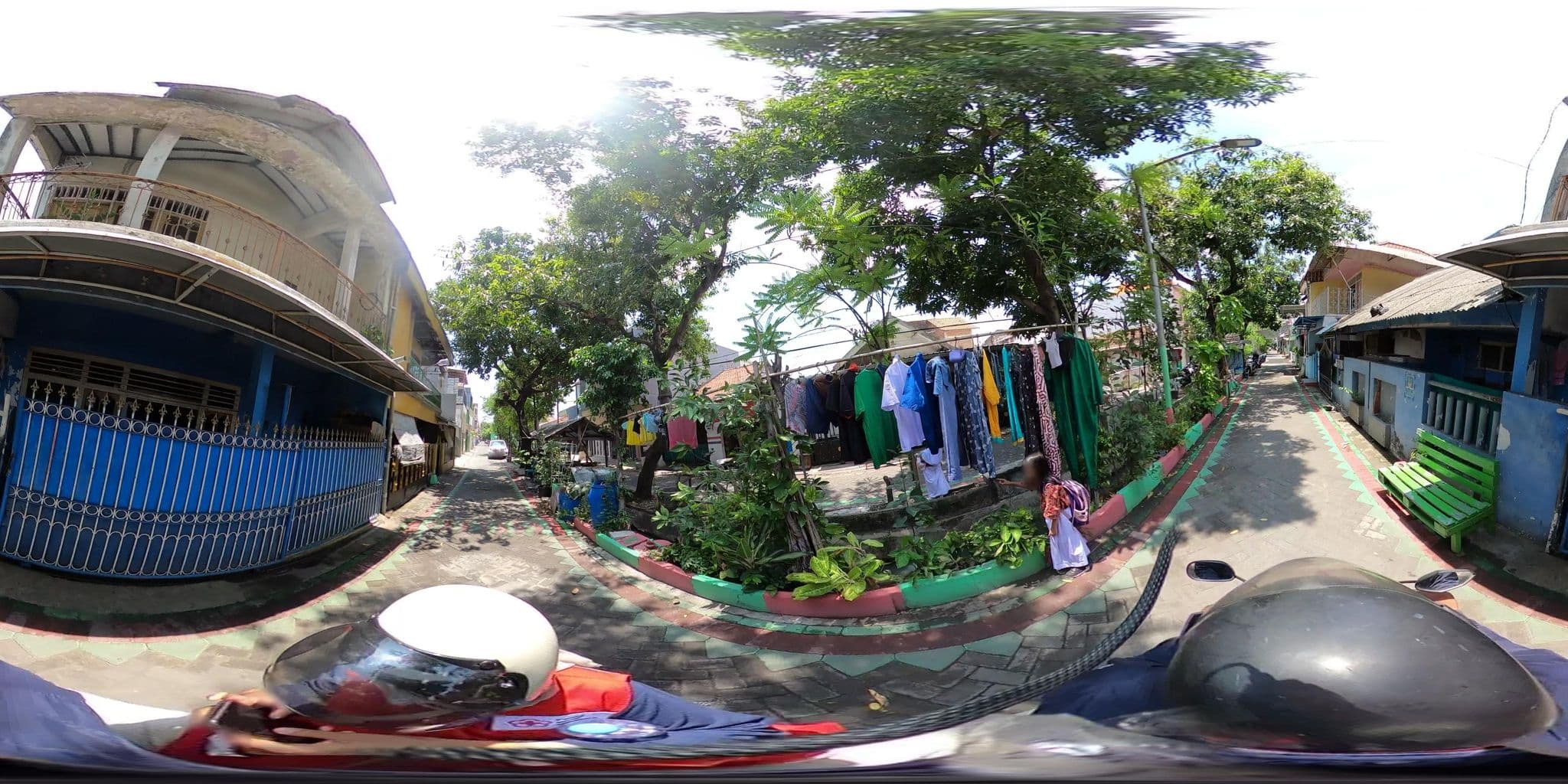 Street view near Jambuluwuk Resort&Resto, Surabaya — © danbjoseph (CC BY-SA · Mapillary)
