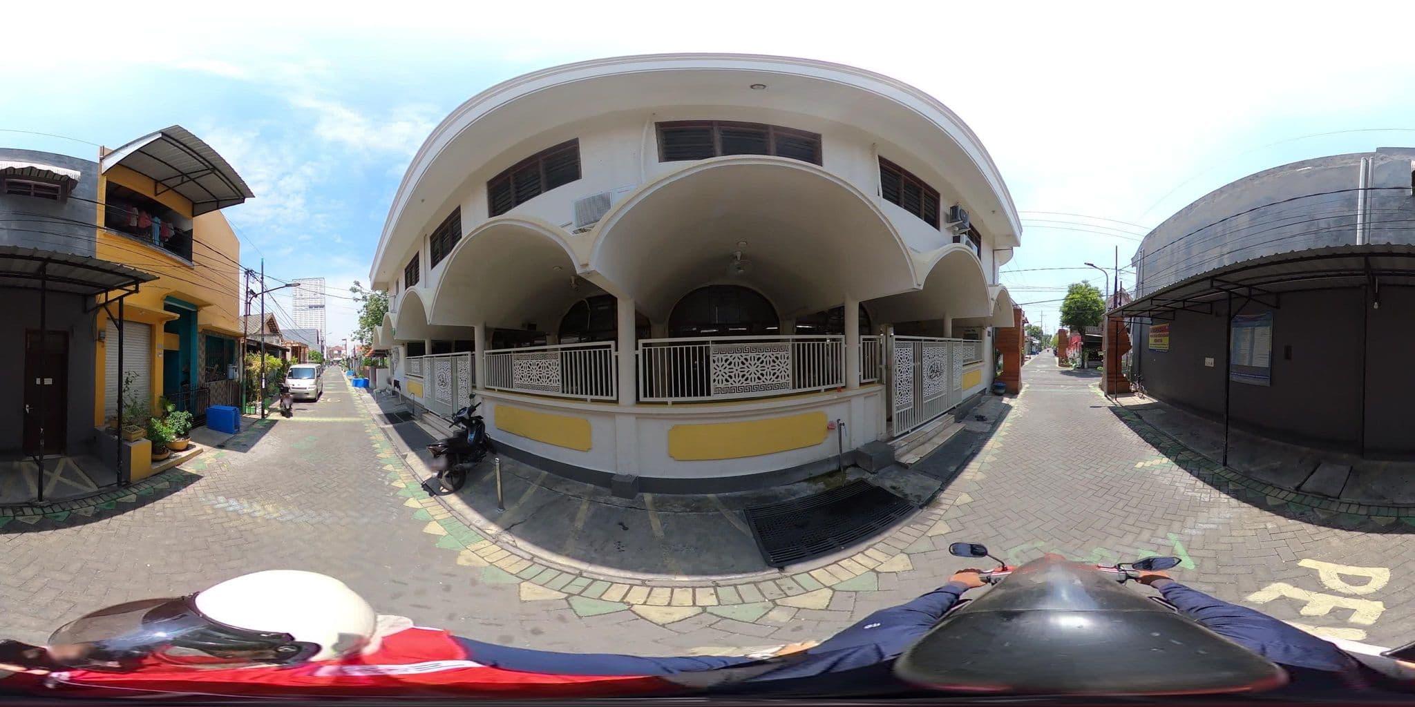Street view near Hotel sinta 1, Surabaya — © danbjoseph (CC BY-SA · Mapillary)