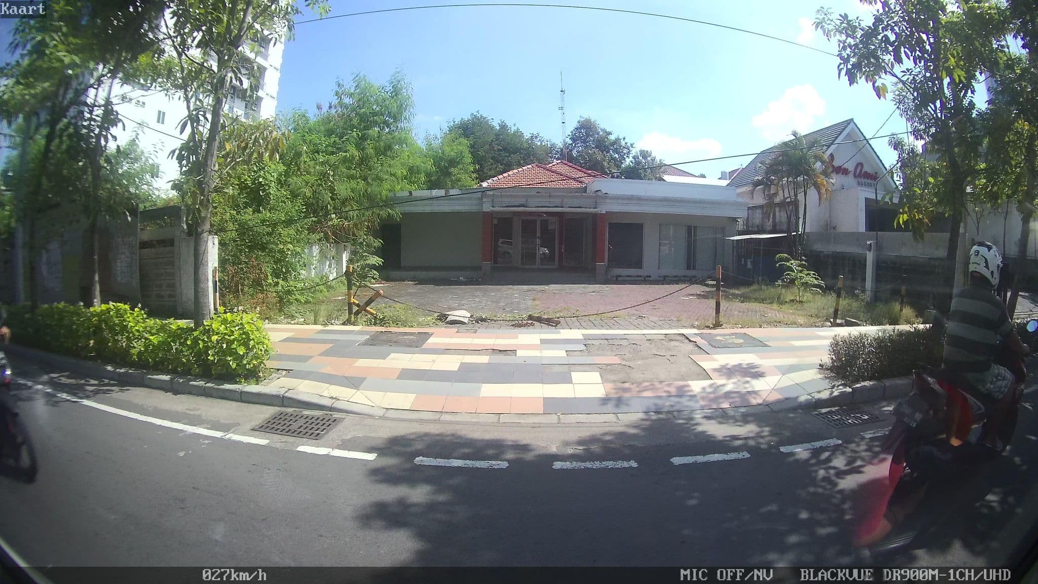 Street view near Cleo Hotel, Surabaya — © kaart_2 (CC BY-SA · Mapillary)