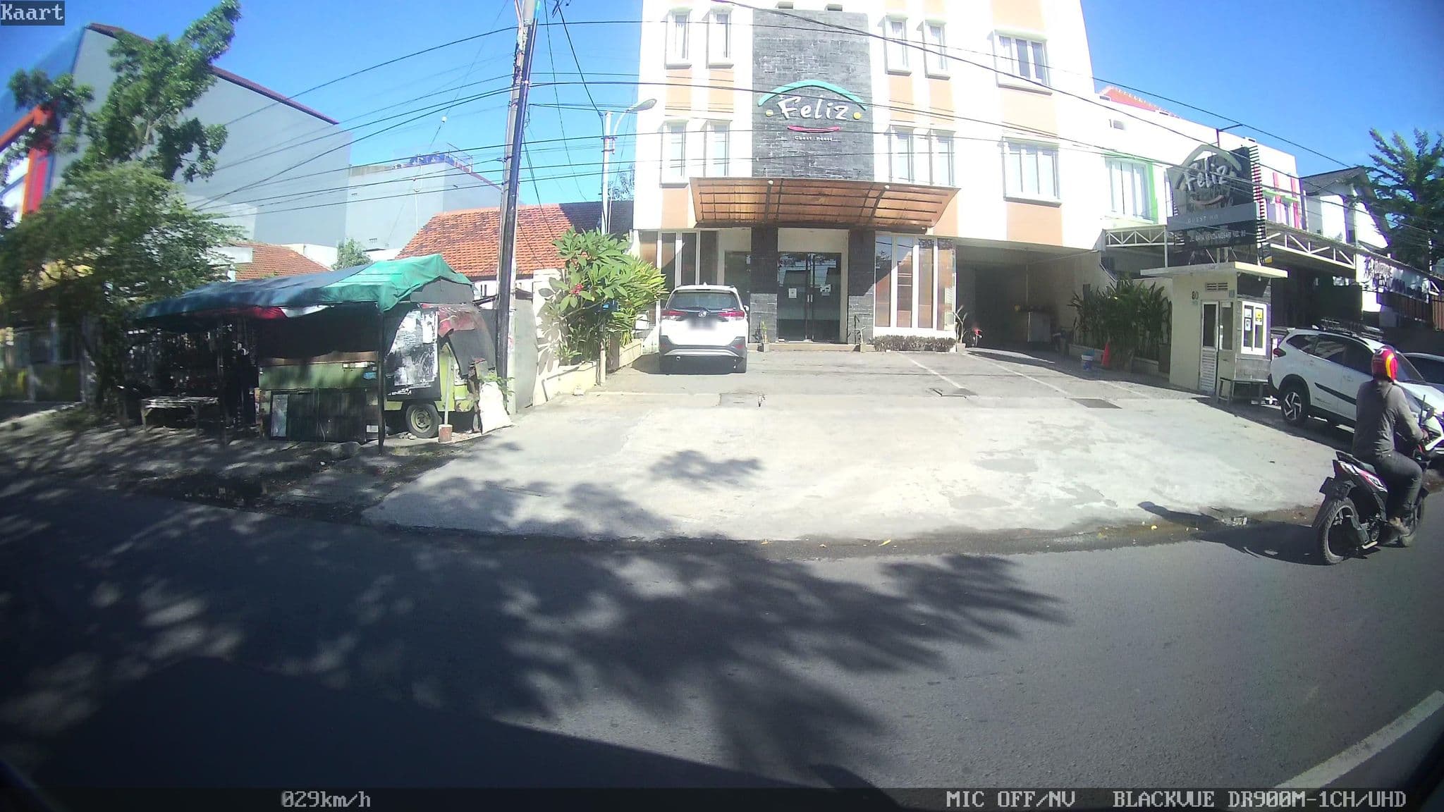 Street view near Feliz Guest House & Cafe, Gedangan — © kaart_2 (CC BY-SA · Mapillary)