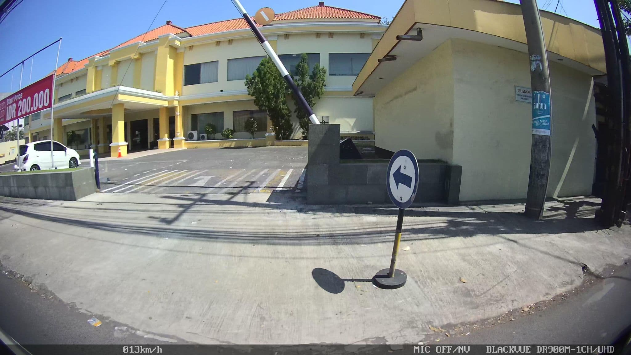Street view near Sinar Hotel II, Gedangan — © kaart_2 (CC BY-SA · Mapillary)