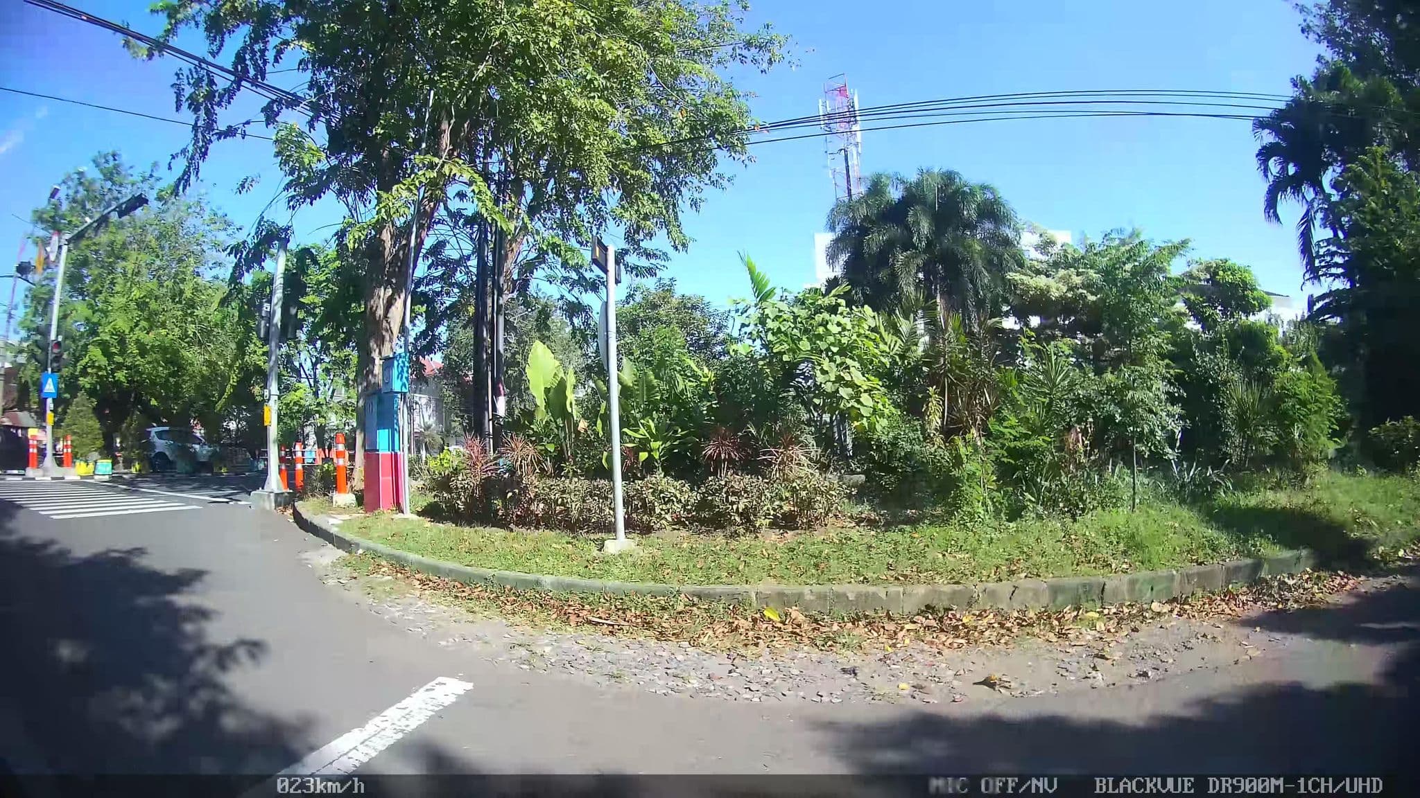 Street view near Paprica Hotel, Surabaya — © kaart_2 (CC BY-SA · Mapillary)