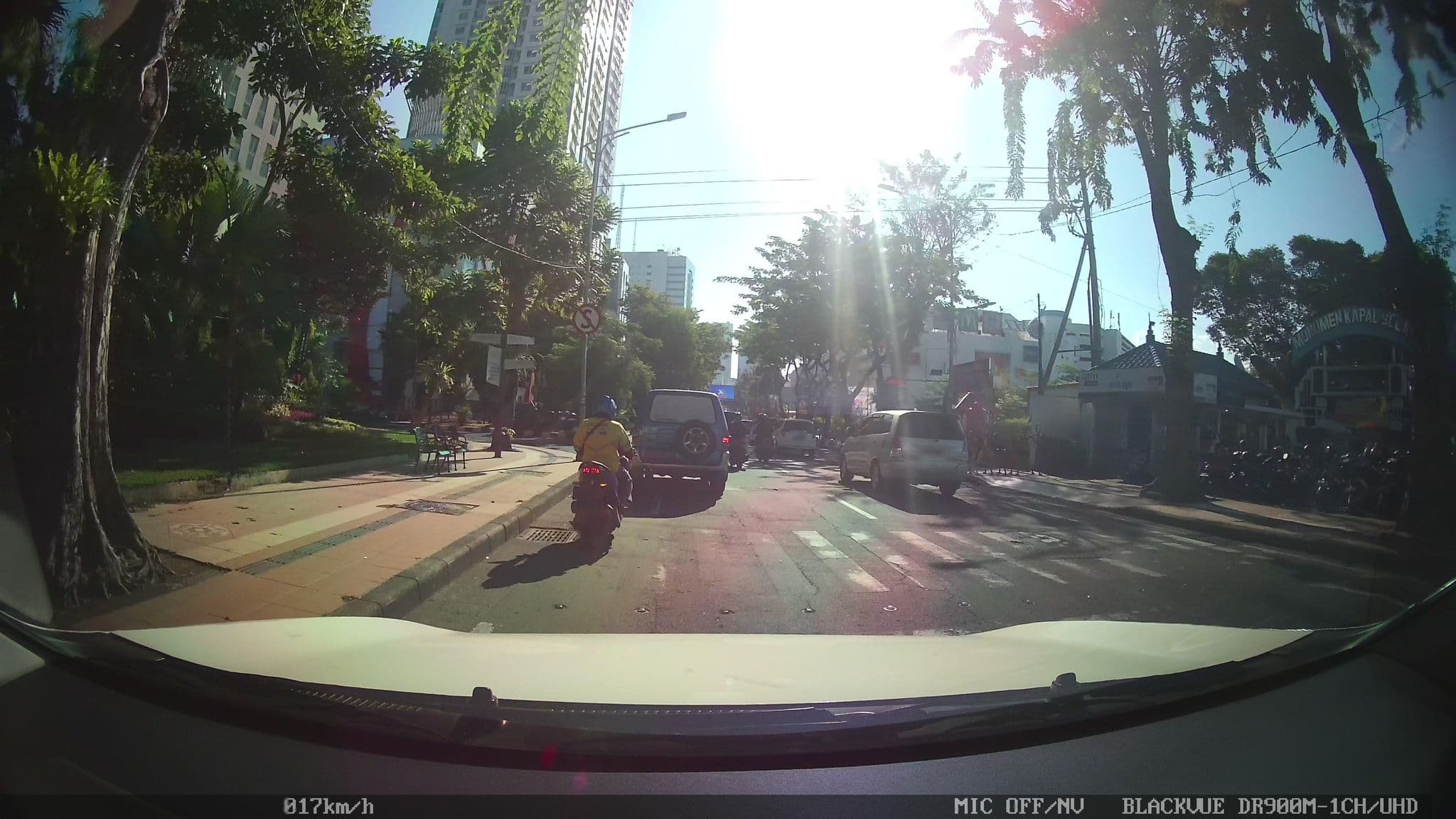 Street view near Room #9006, Surabaya — © kaart_2 (CC BY-SA · Mapillary)