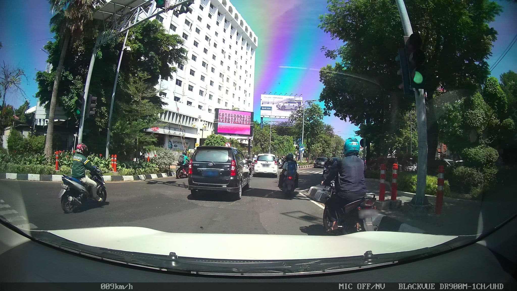 Street view near Hotel Sahid Surabaya, Surabaya — © kaart_2 (CC BY-SA · Mapillary)