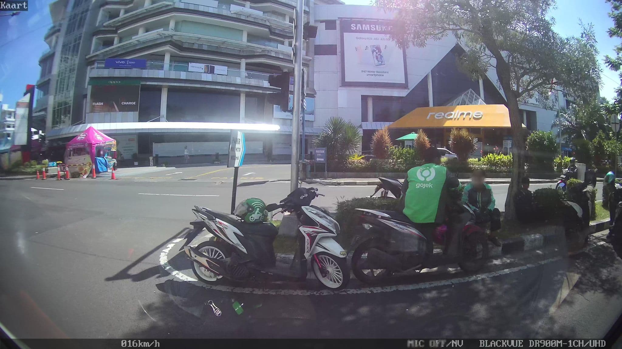 Street view near Surabaya plasa hotel, Surabaya — © kaart_2 (CC BY-SA · Mapillary)