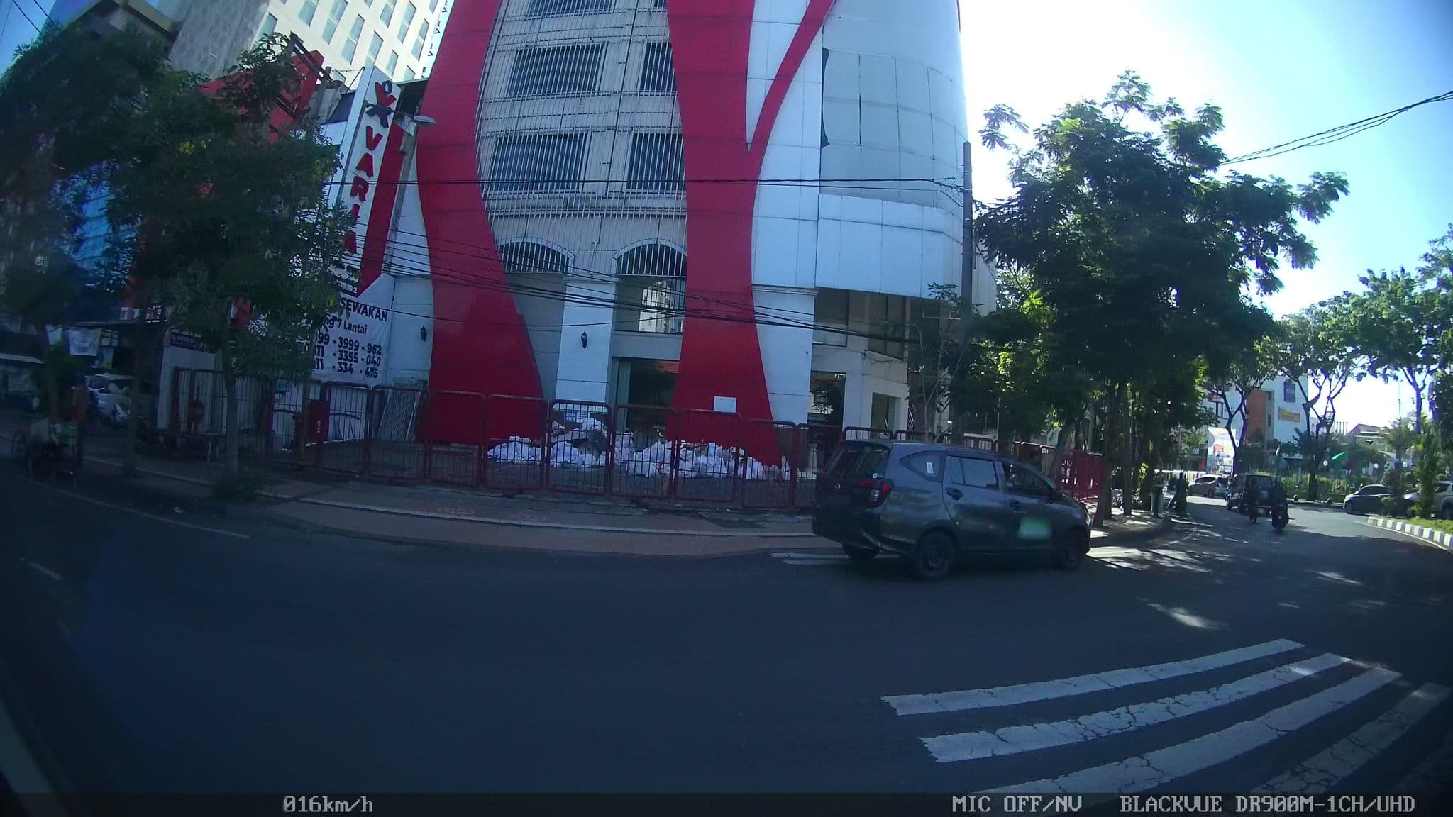Street view near Sparkling Backpacker Hotel, Surabaya — © kaart_2 (CC BY-SA · Mapillary)
