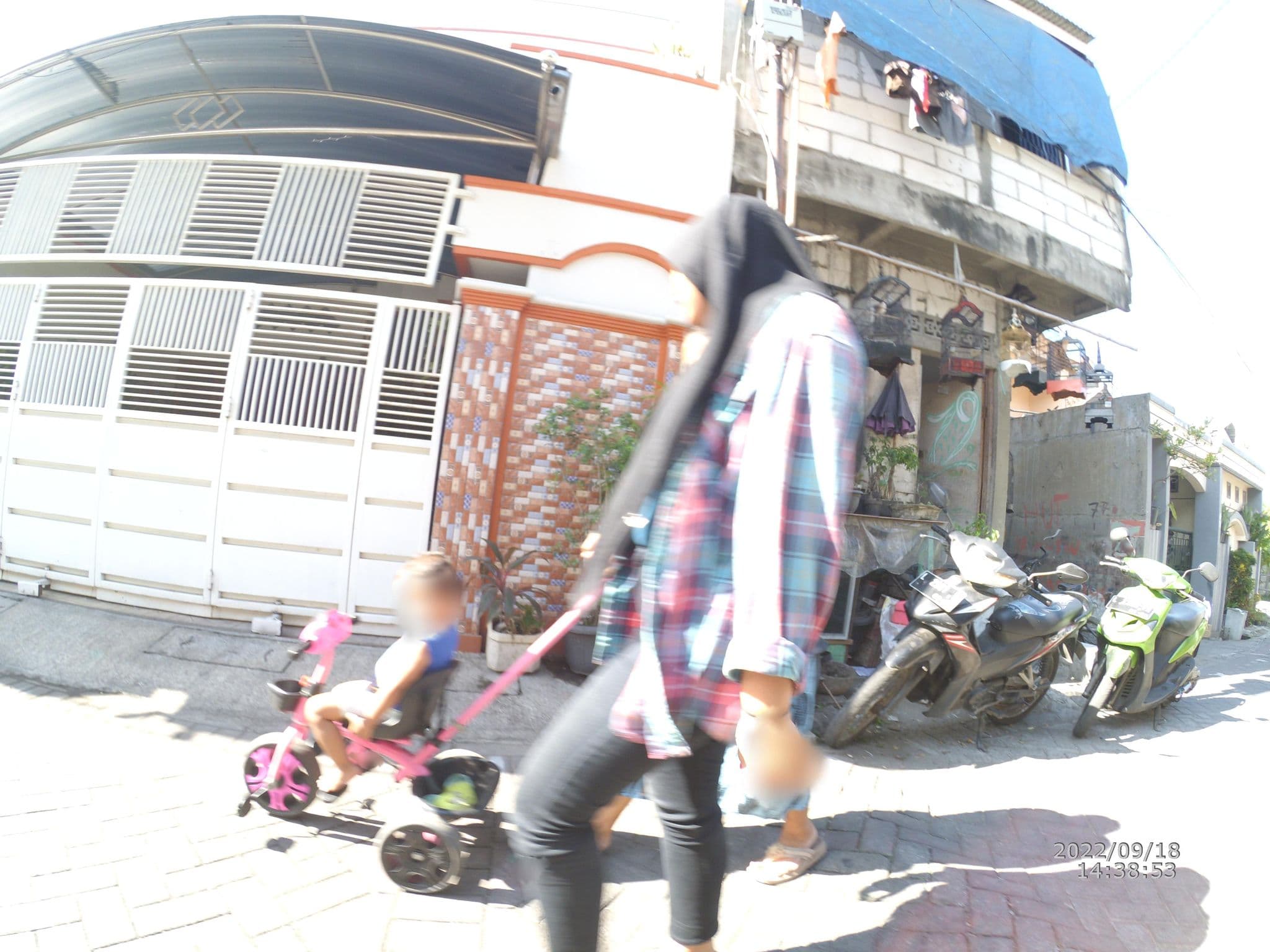 Street view near Kost Putra Barokah, Surabaya — © maphunter_id (CC BY-SA · Mapillary)