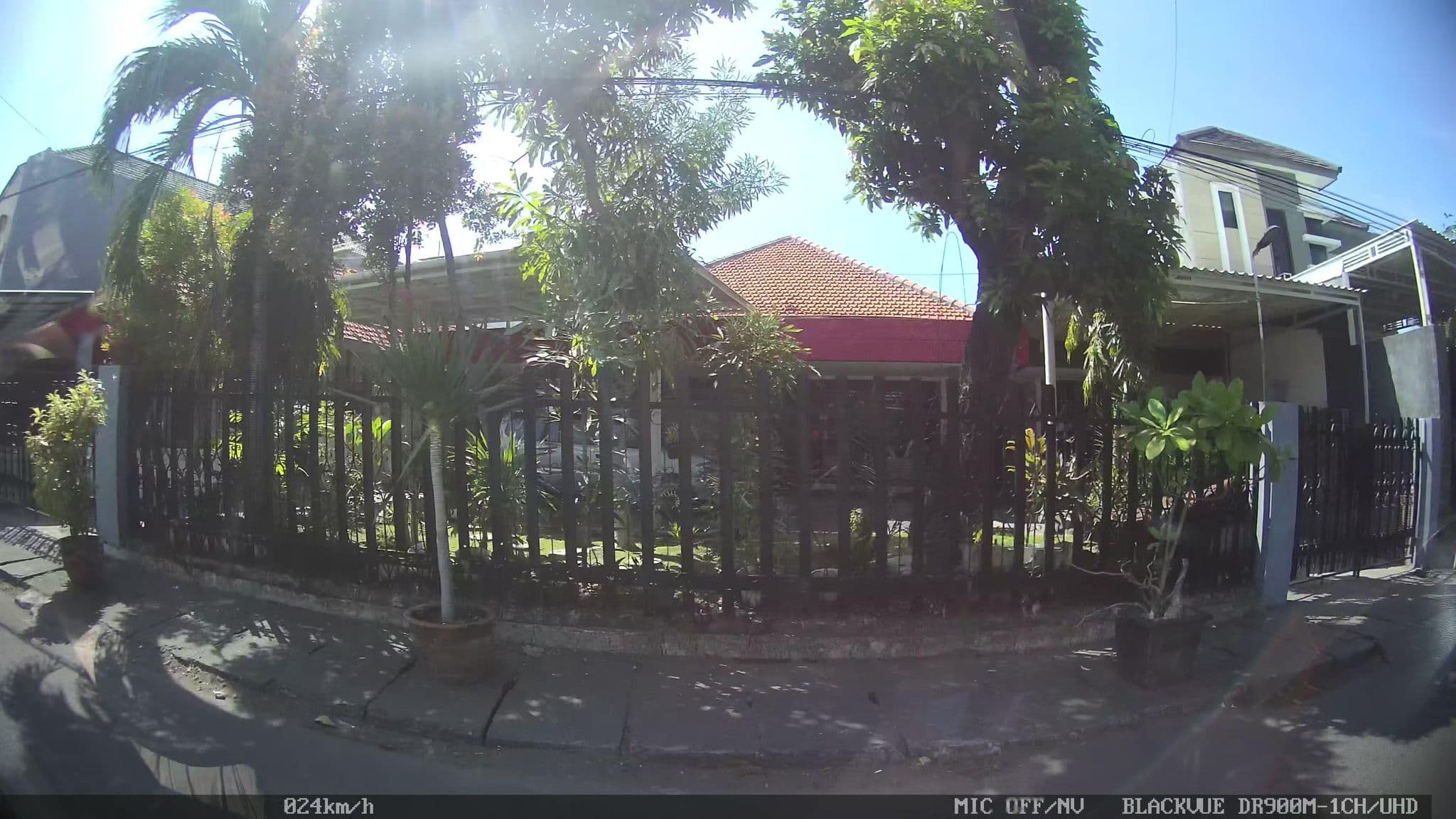 Street view near Penginapan Dharma, Surabaya — © kaart_2 (CC BY-SA · Mapillary)