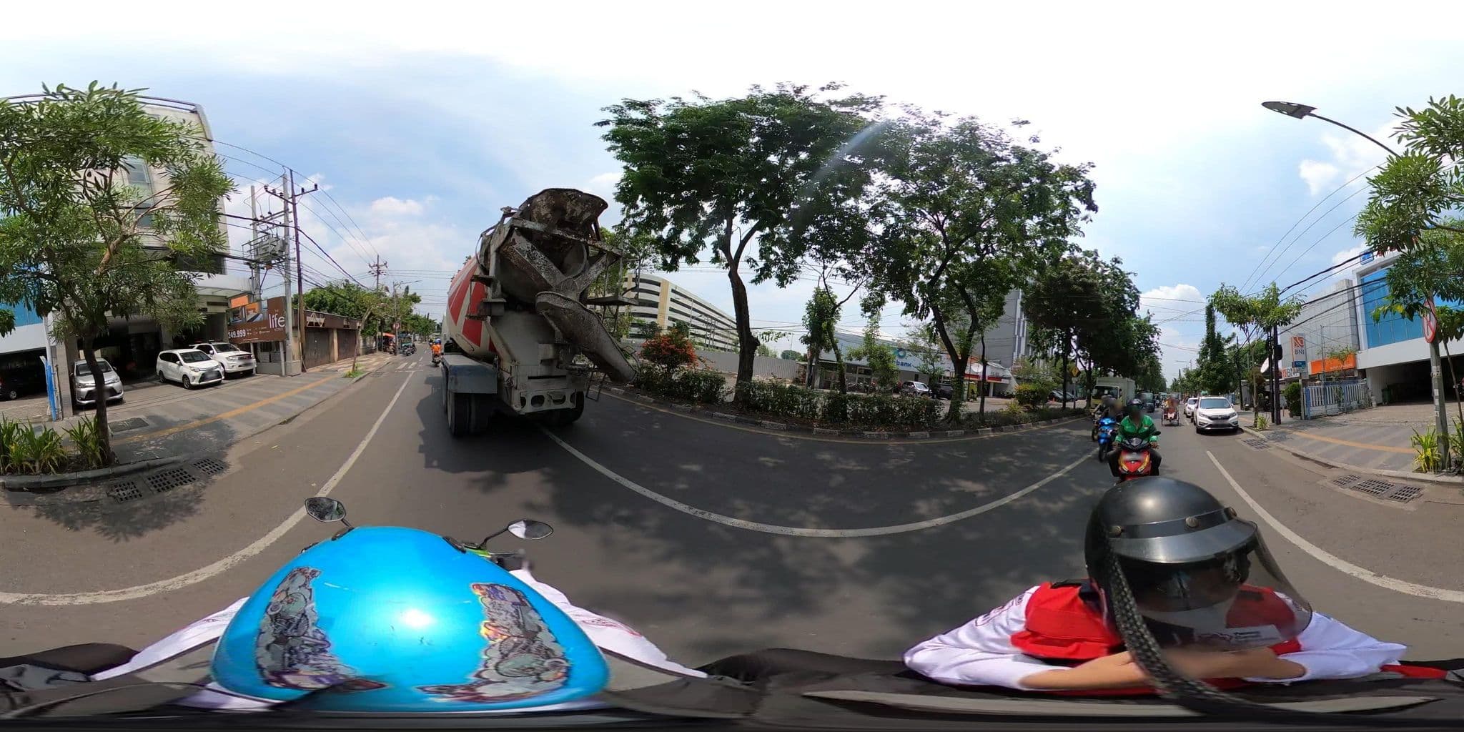 Street view near ZEN Rooms Basic Kusuma Bangsa, Surabaya — © danbjoseph (CC BY-SA · Mapillary)