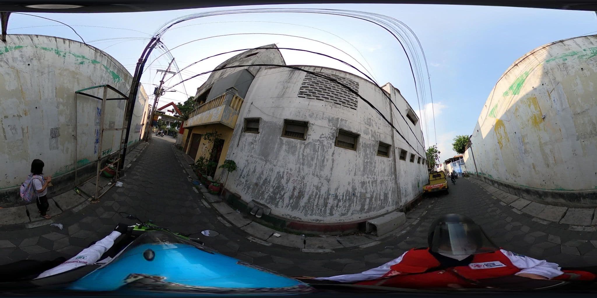 Street view near Permata Biru Hotel & Cottages, Surabaya — © danbjoseph (CC BY-SA · Mapillary)