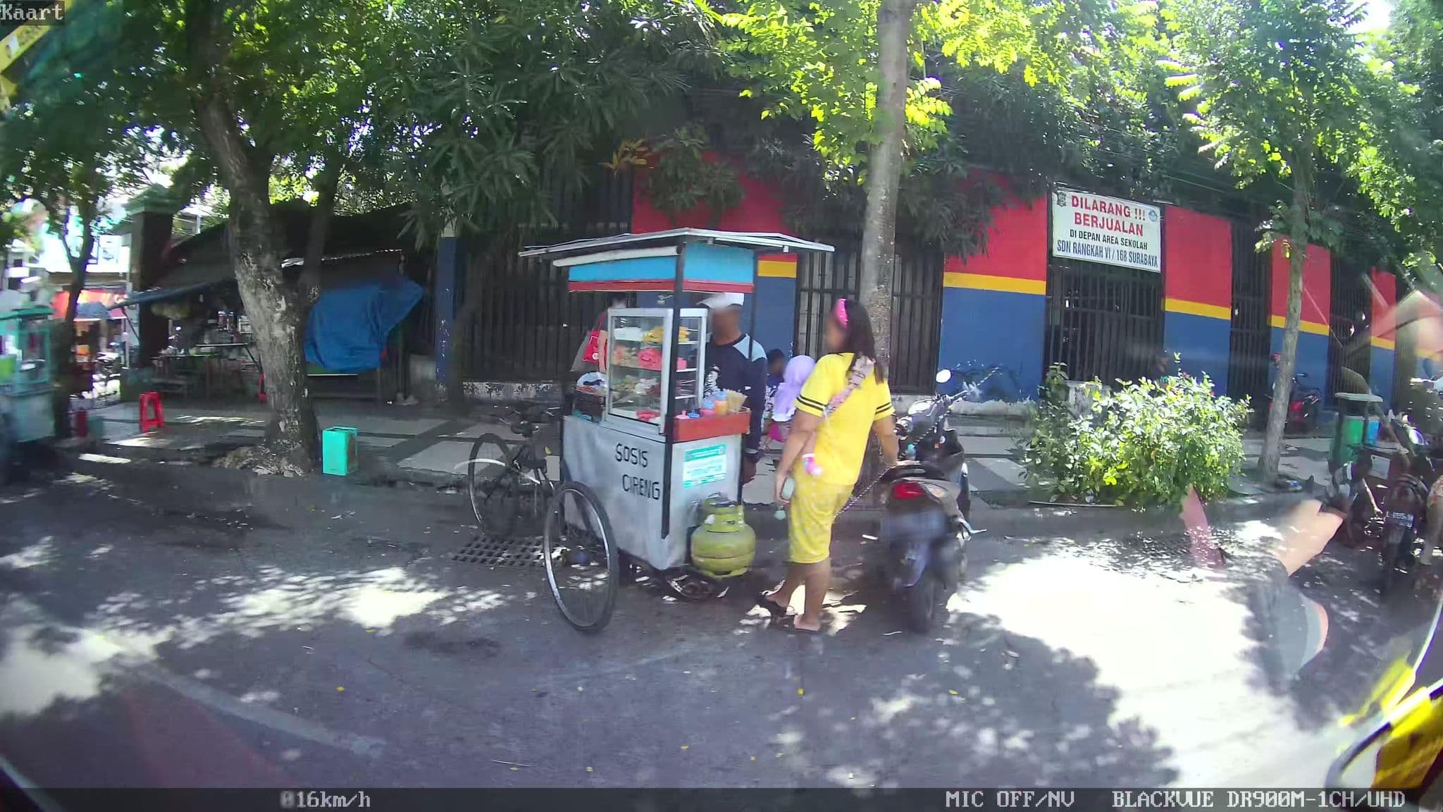 Street view near Dewarna Hotel, Surabaya — © kaart_2 (CC BY-SA · Mapillary)