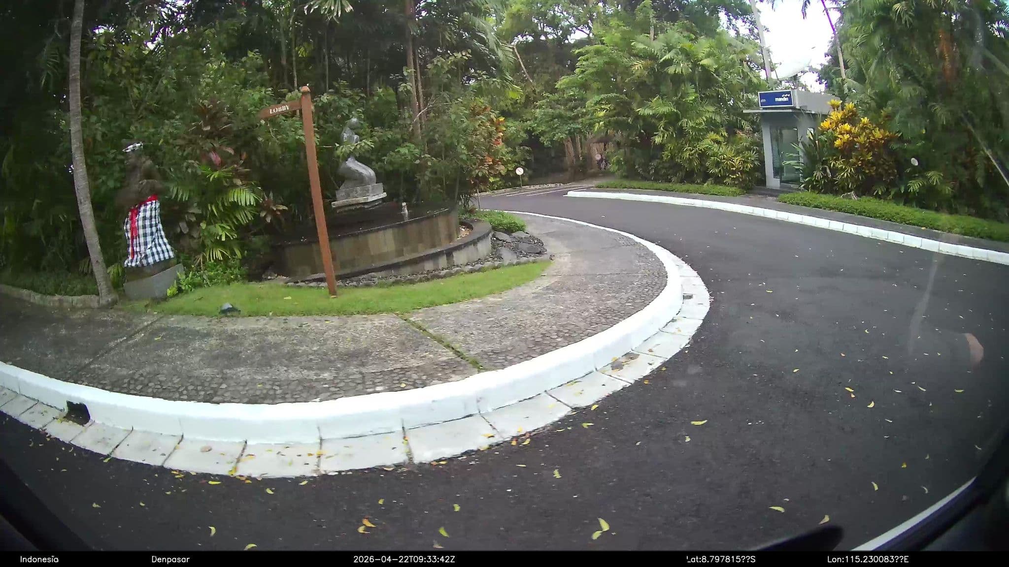 Street view near Gending kedis, Nusa Dua — © Kaart---LEFT (CC BY-SA · Mapillary)