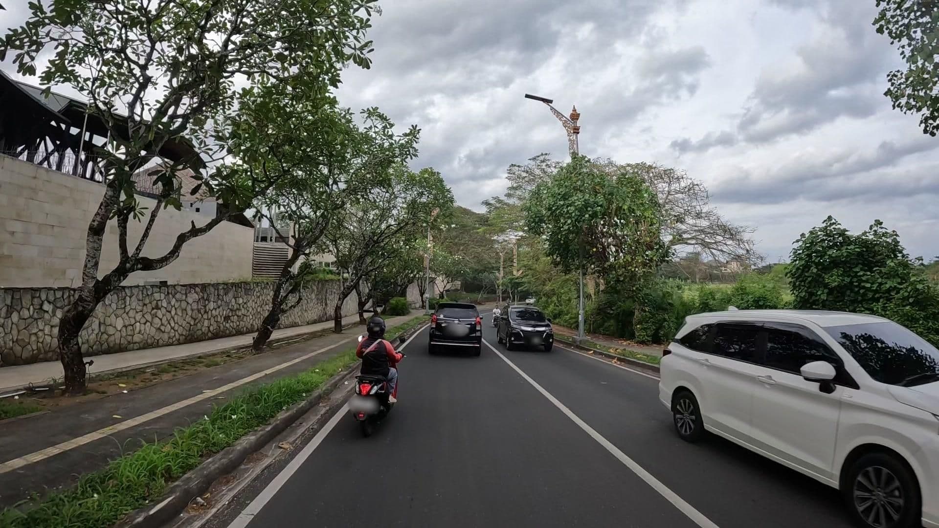 Street view near The Balé Nusa Dua, Nusa Dua — © lucomsky (CC BY-SA · Mapillary)