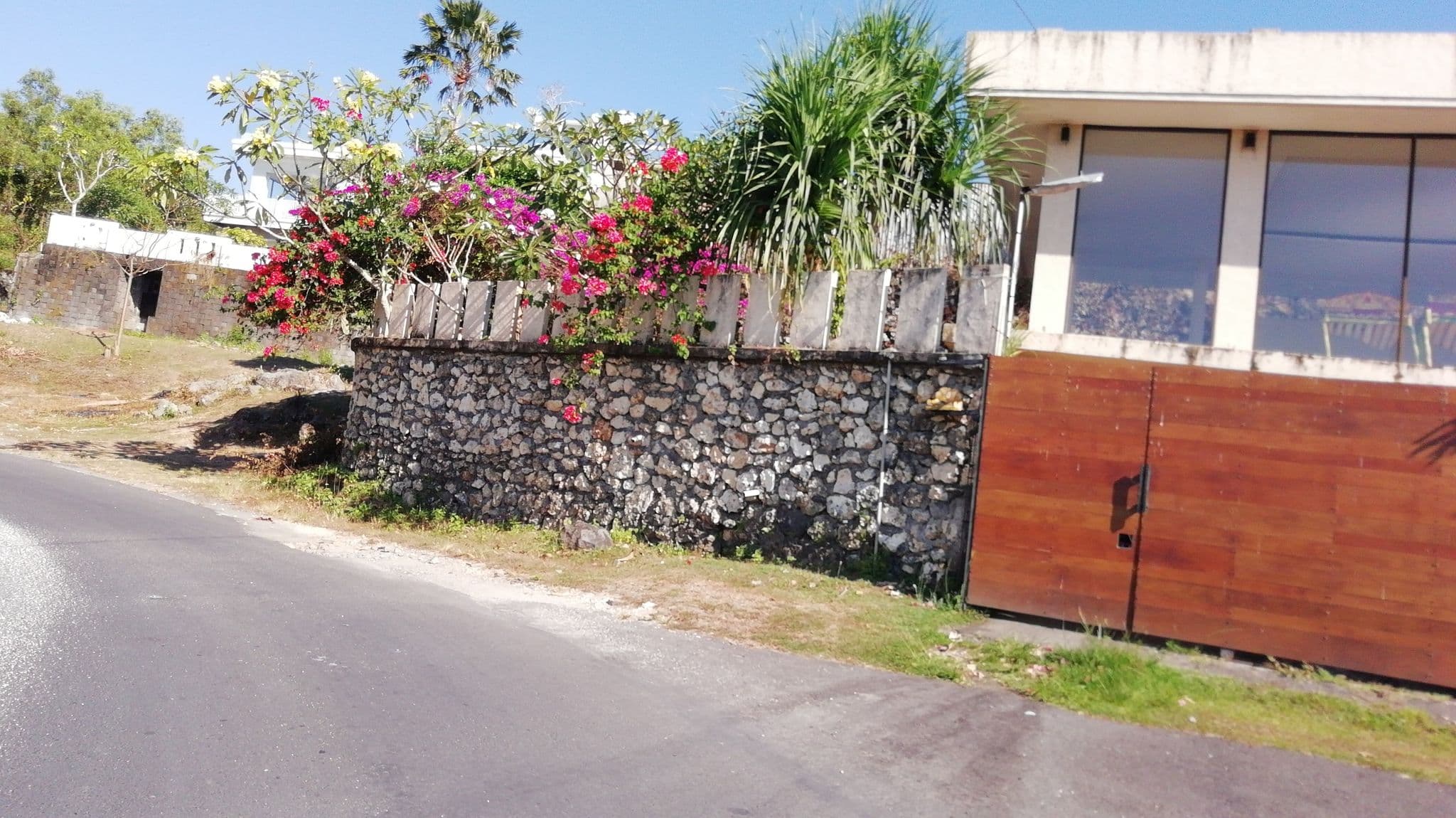 Street view near Tigadis Villa,  Jimbaran, Bali, Jimbaran — © herejkttest (CC BY-SA · Mapillary)