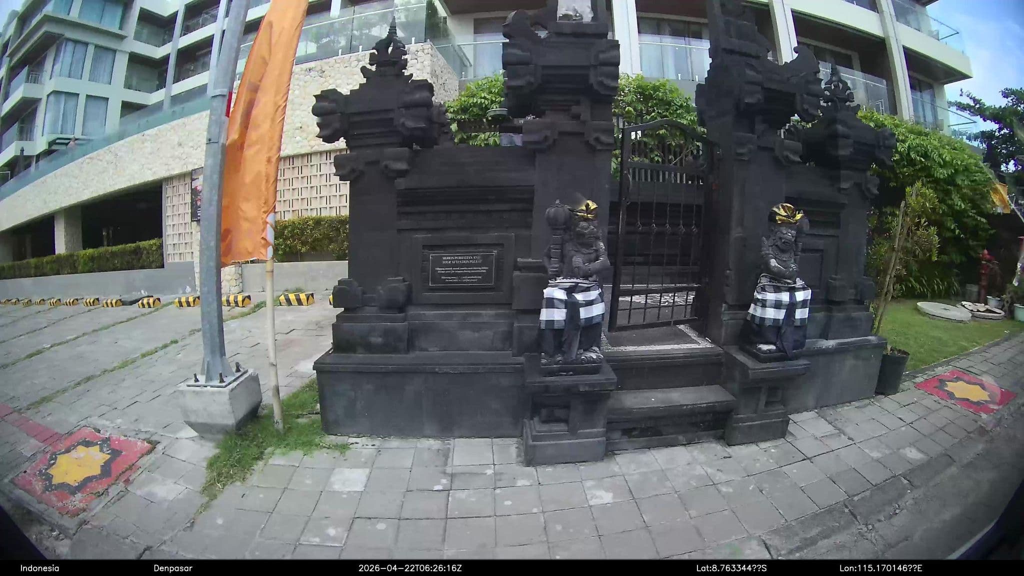 Street view near Platinum Hotel Jimbaran Beach Bali, Jimbaran — © Kaart---FRONT (CC BY-SA · Mapillary)
