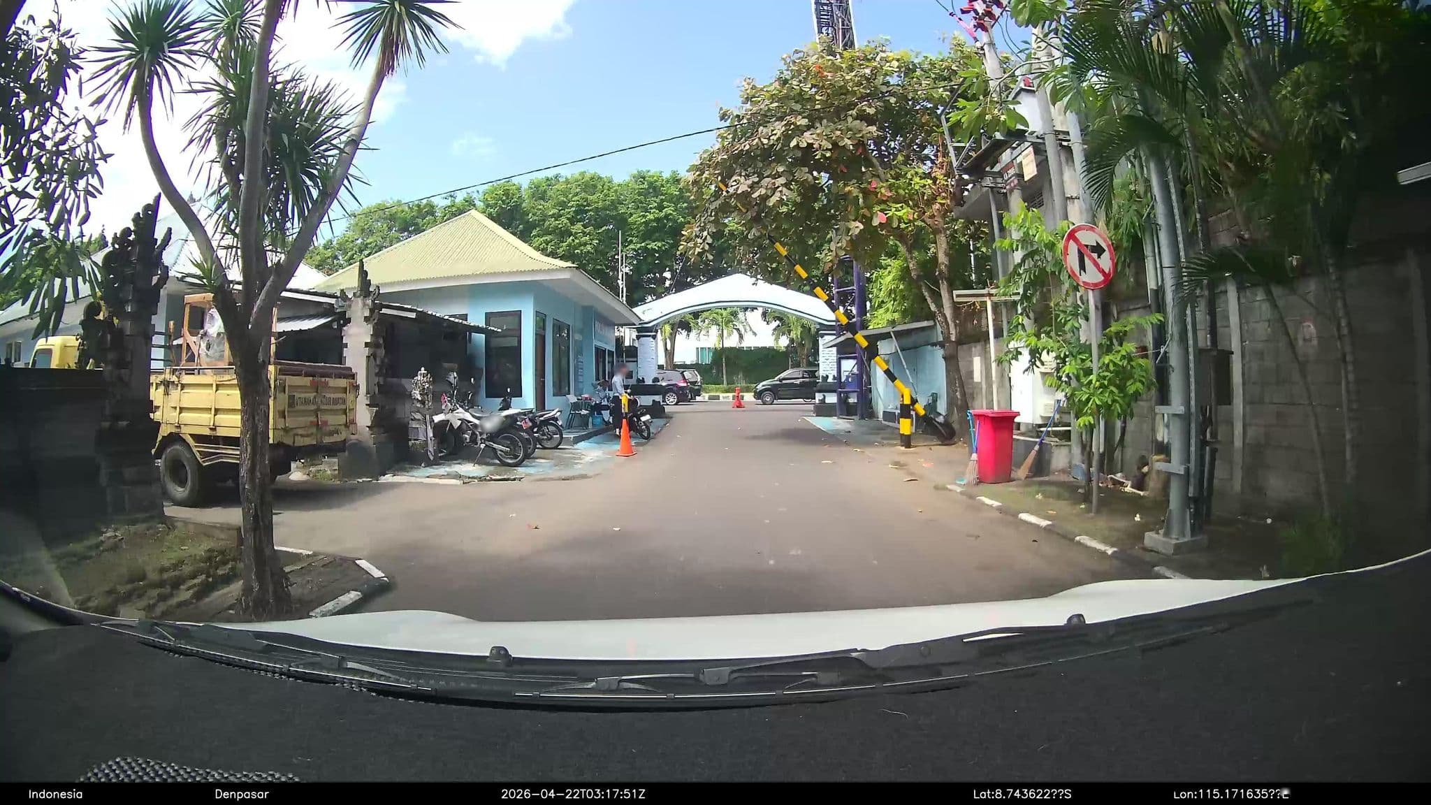 Street view near Wisma Pringgodani I, Kuta — © Kaart---FRONT (CC BY-SA · Mapillary)
