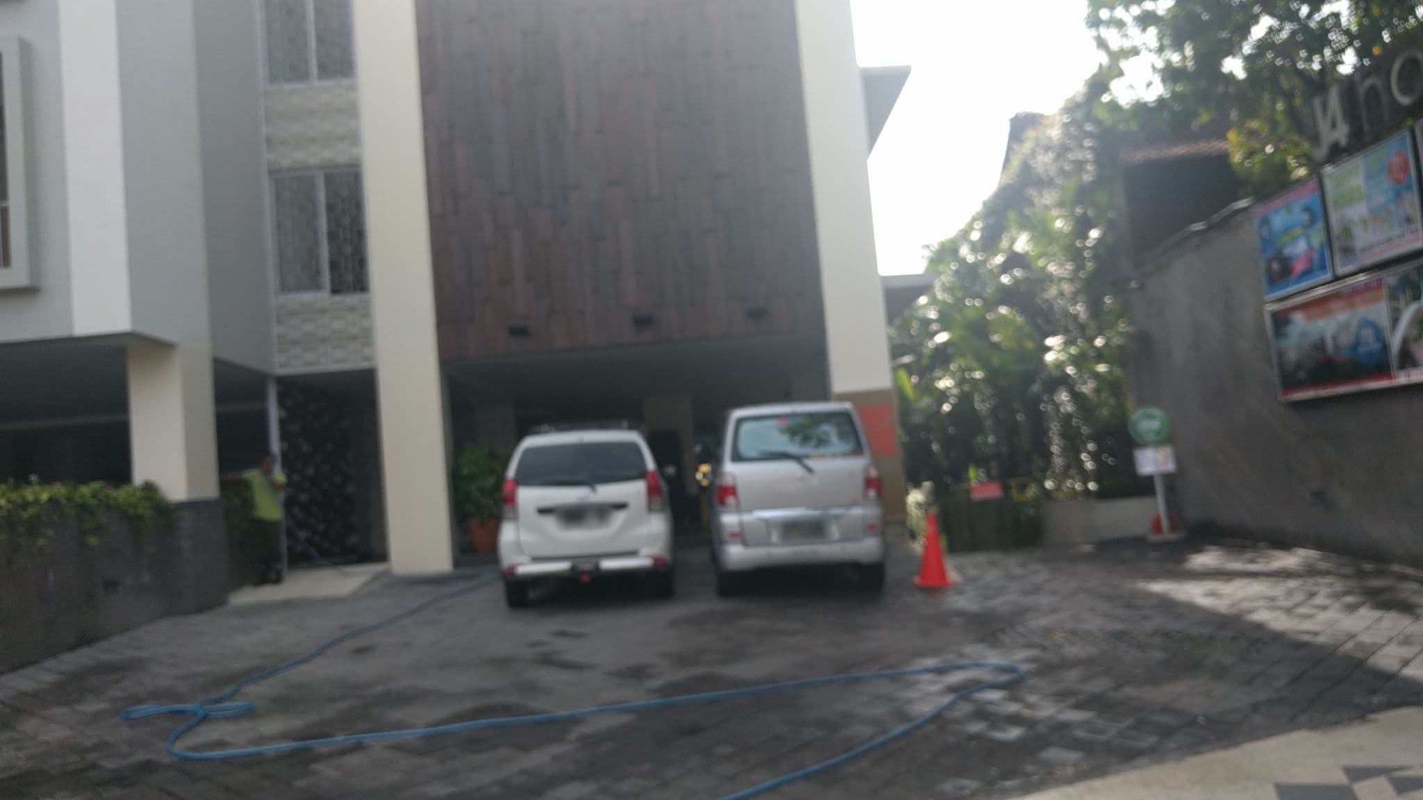 Street view near Hotel Hespel Semer, Kuta — © alexrollin (CC BY-SA · Mapillary)