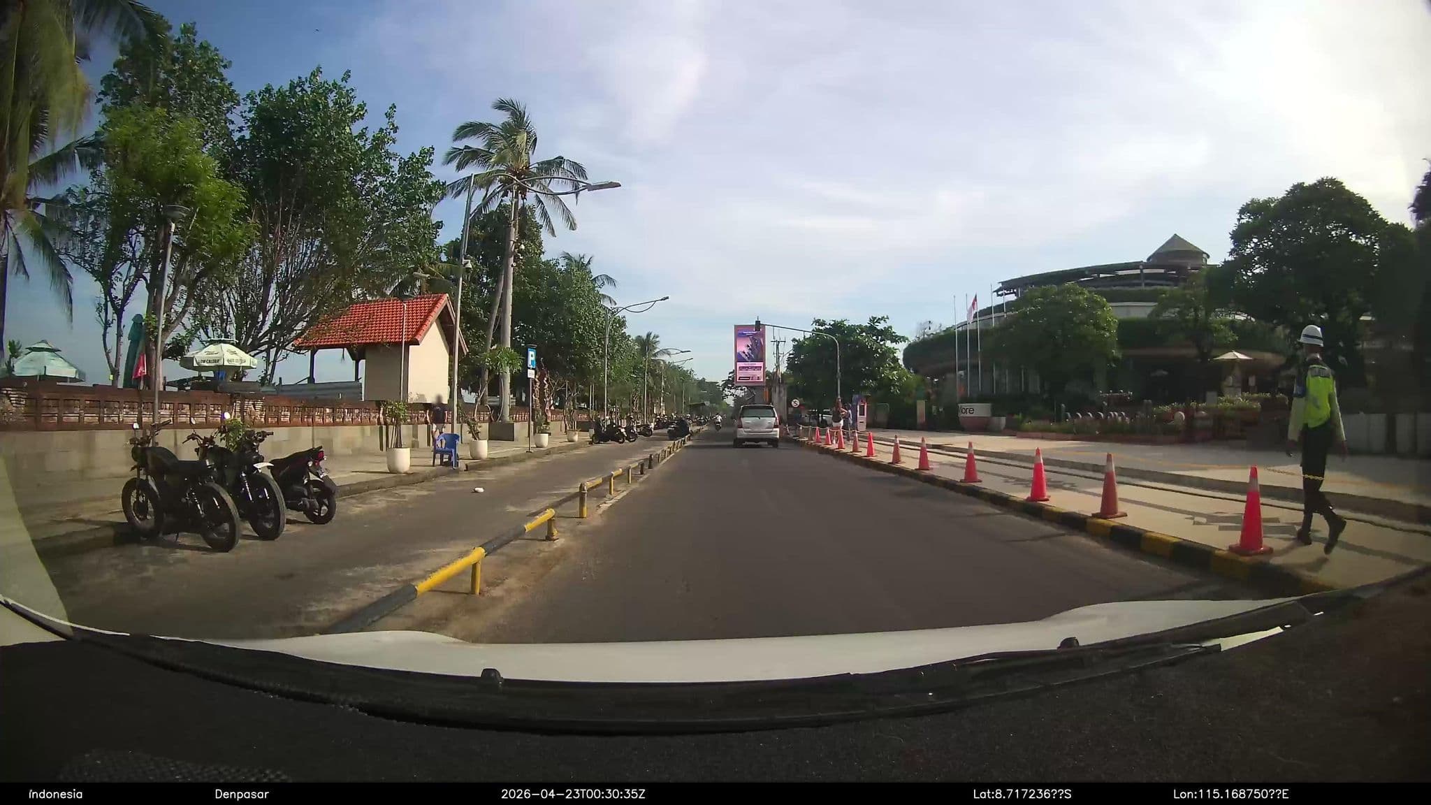 Street view near Dua Dara Hotel, Kuta — © Kaart---FRONT (CC BY-SA · Mapillary)