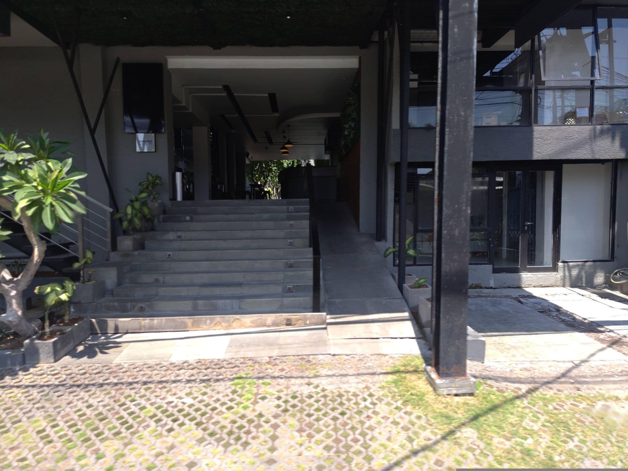Street view near Berry hotel, Legian — © FotoPeta (CC BY-SA · Mapillary)