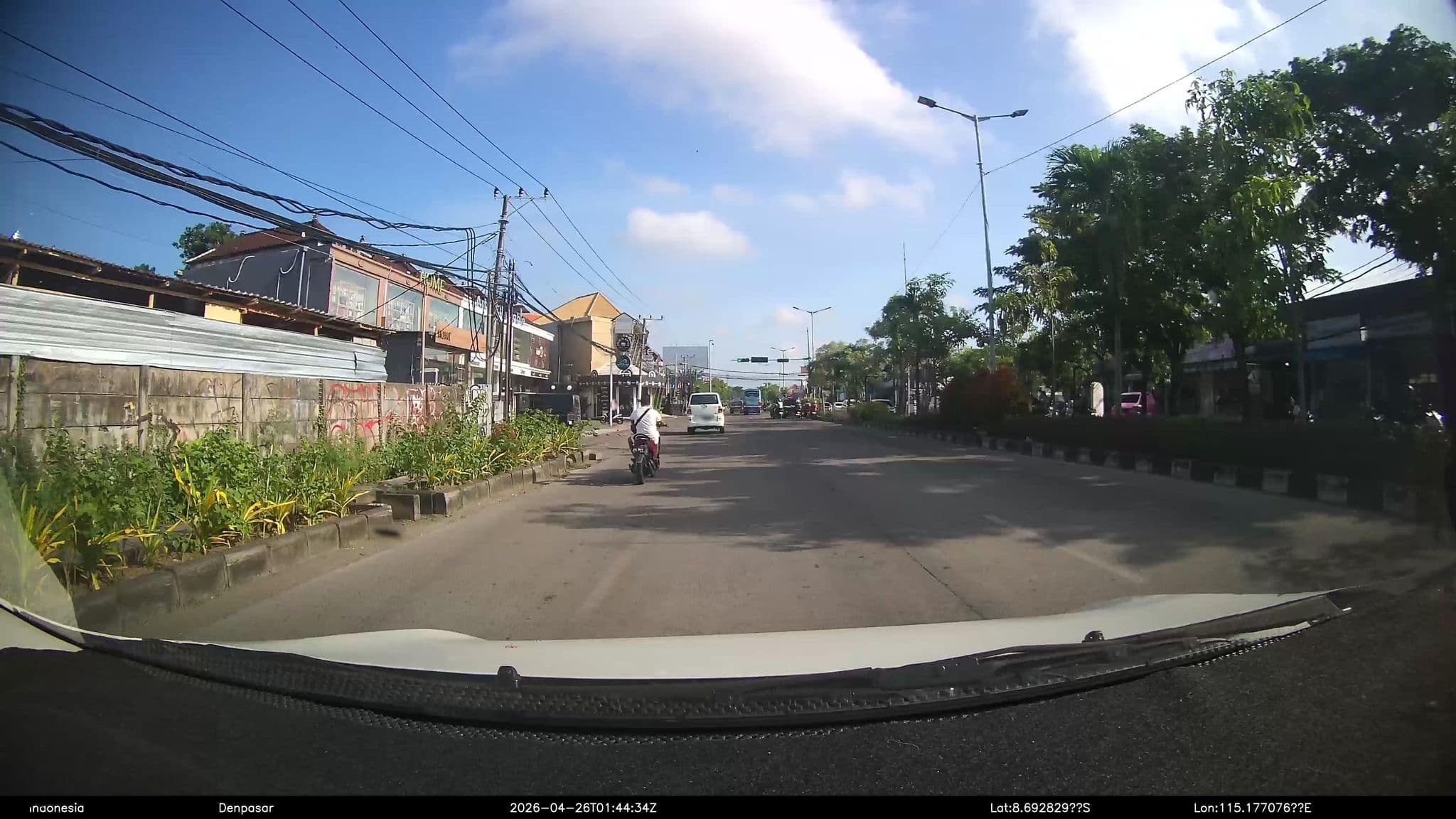 Street view near Men and women villa's, Legian — © Kaart---FRONT (CC BY-SA · Mapillary)