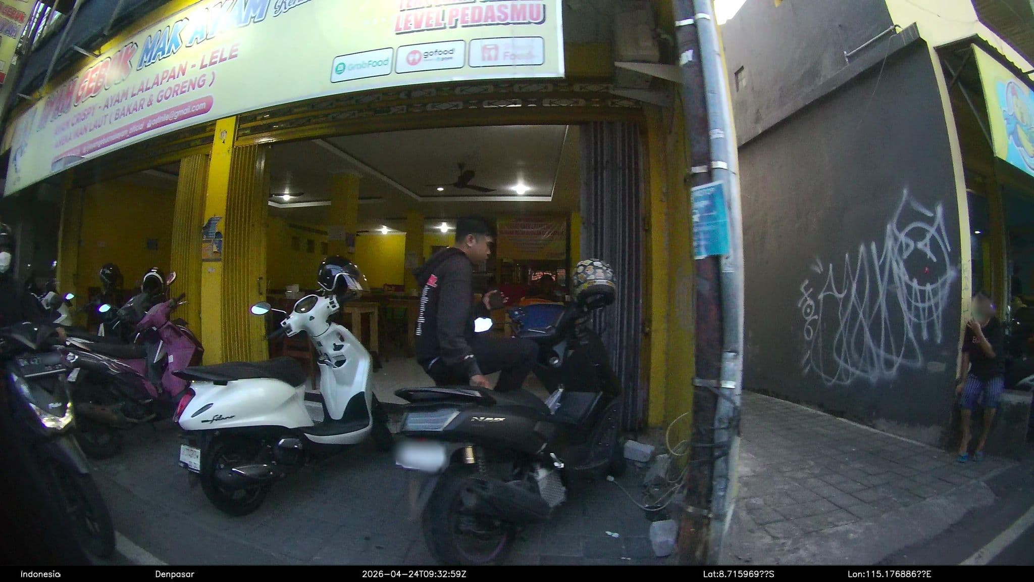 Street view near Pondok Mirah, Kuta — © Kaart---RIGHT (CC BY-SA · Mapillary)