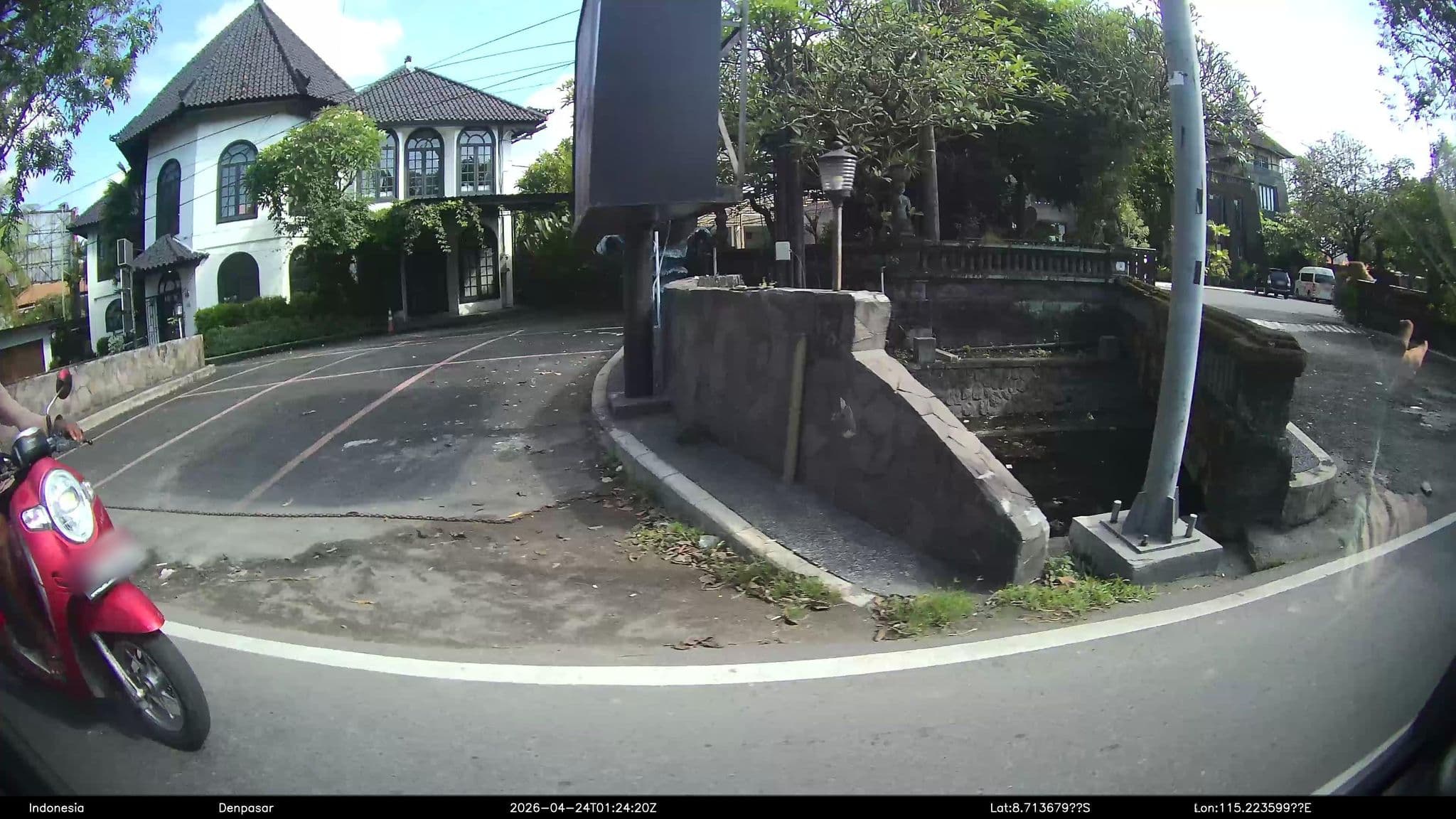 Street view near IBIS s t y l e s, Benoa — © Kaart---LEFT (CC BY-SA · Mapillary)