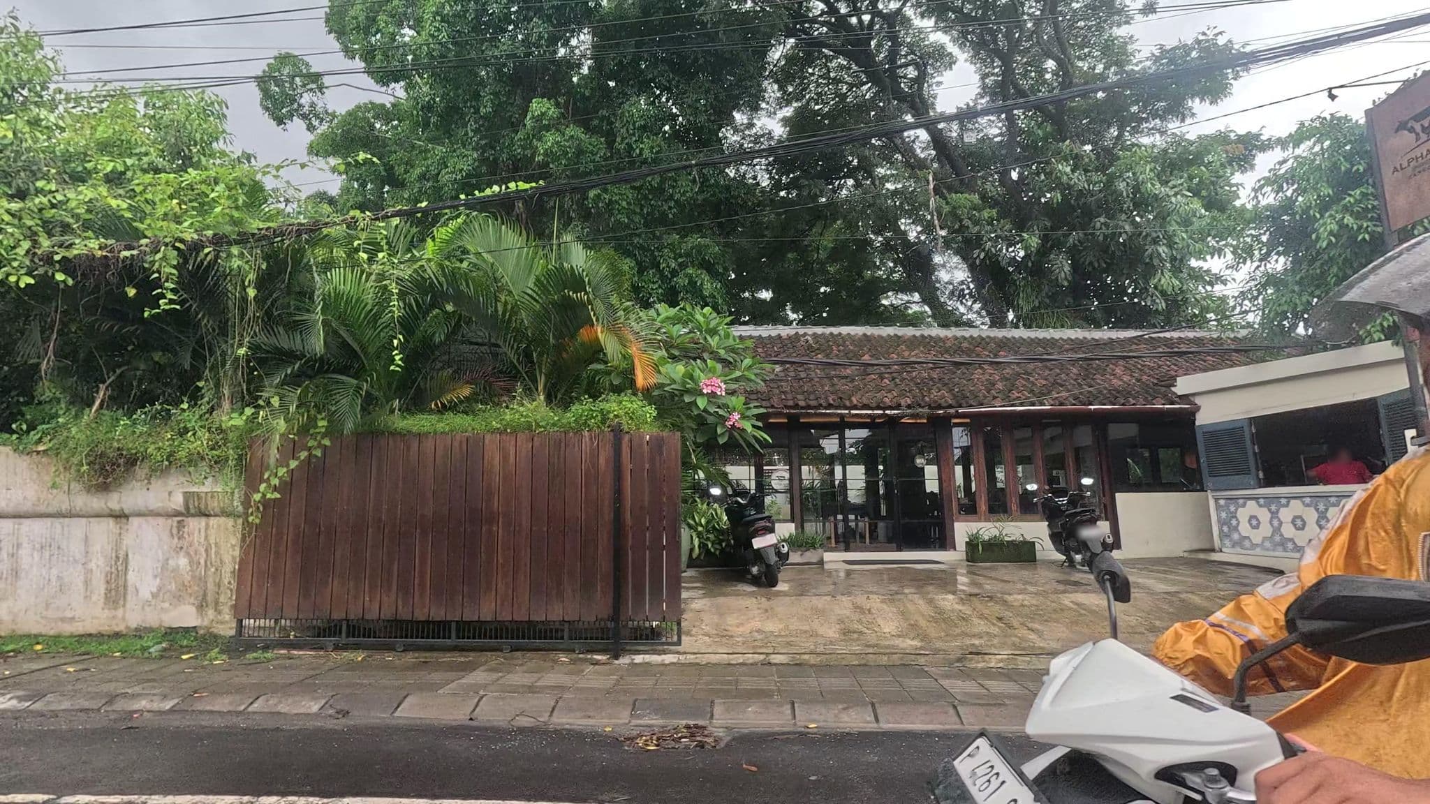 Street view near Villa Umah Pesisi, Dalung — © alyapuspita (CC BY-SA · Mapillary)