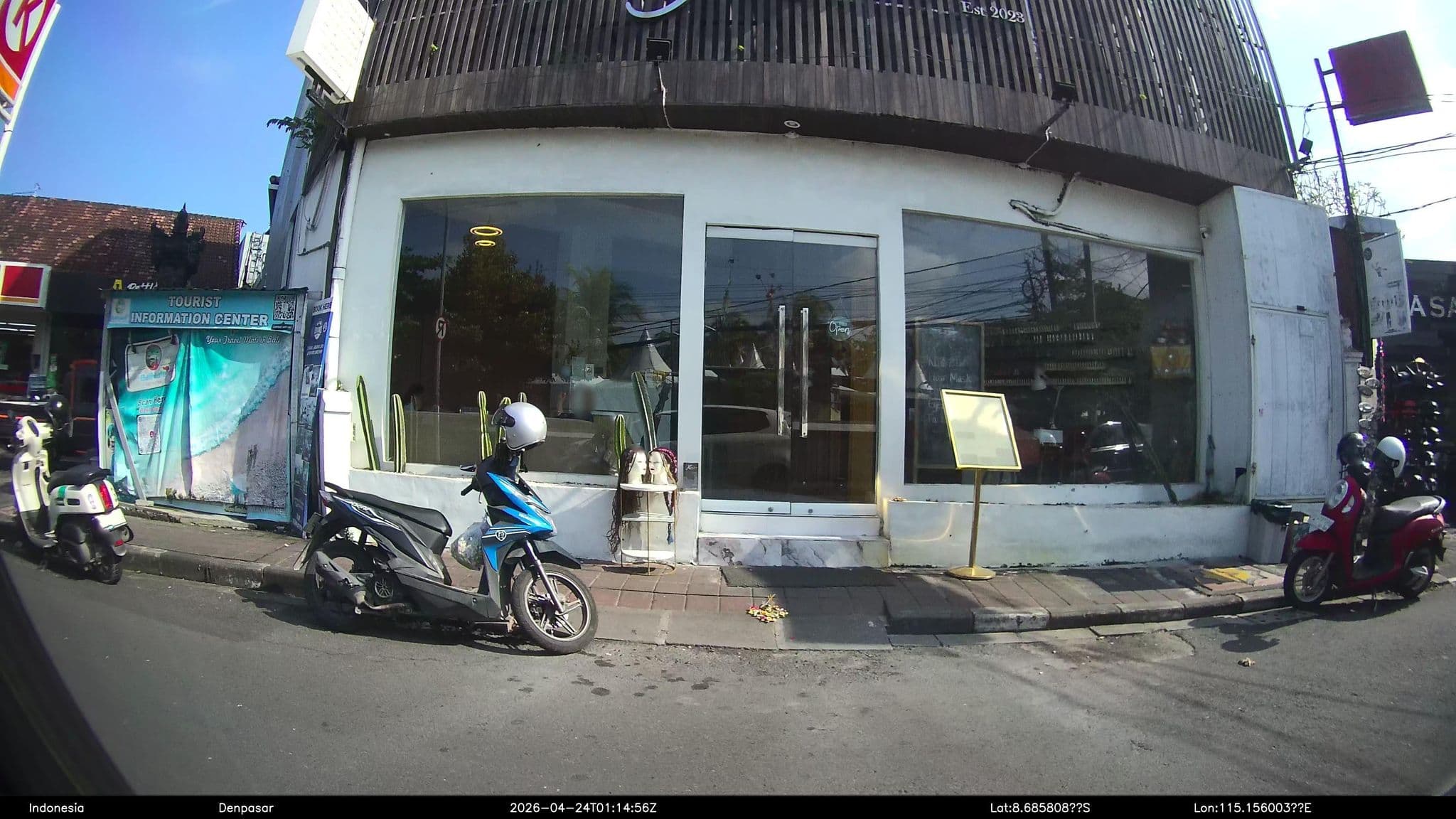 Street view near Villa Yulia, Legian — © Kaart---RIGHT (CC BY-SA · Mapillary)
