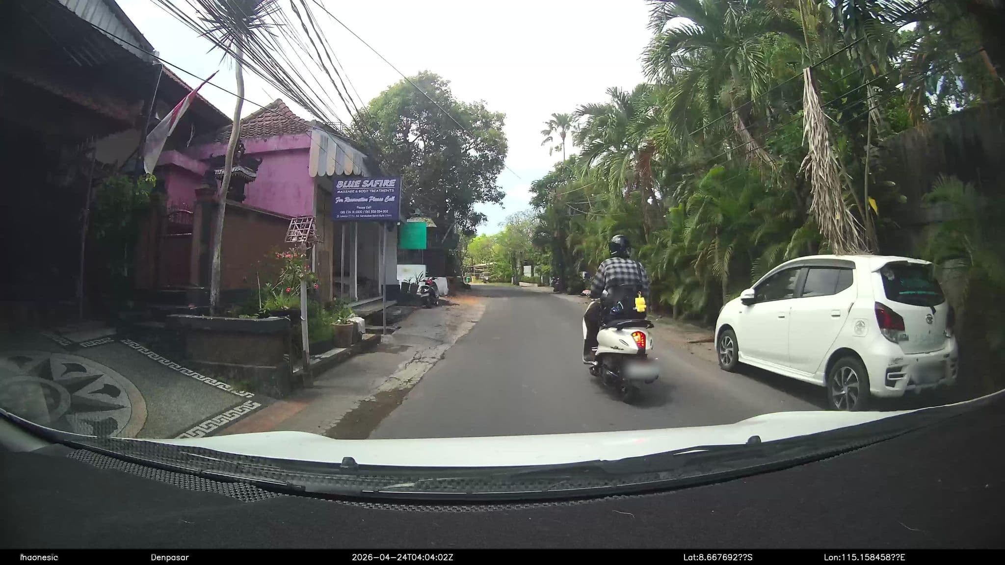 Street view near Sitara Padi Villa Hotel Bali, Legian — © Kaart---FRONT (CC BY-SA · Mapillary)