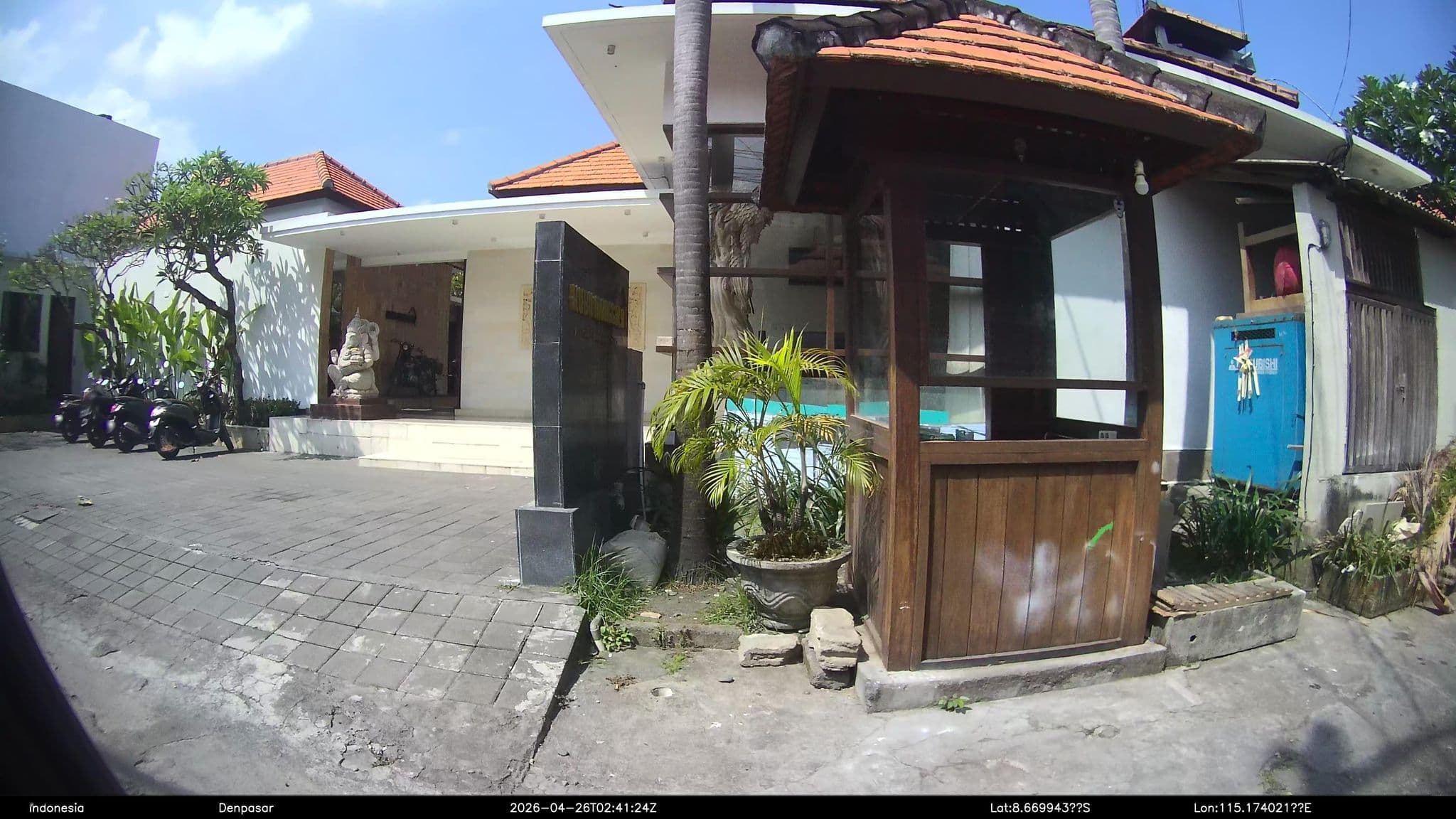 Street view near Kubu Manggala Villas - Seminyak, Legian — © Kaart---RIGHT (CC BY-SA · Mapillary)