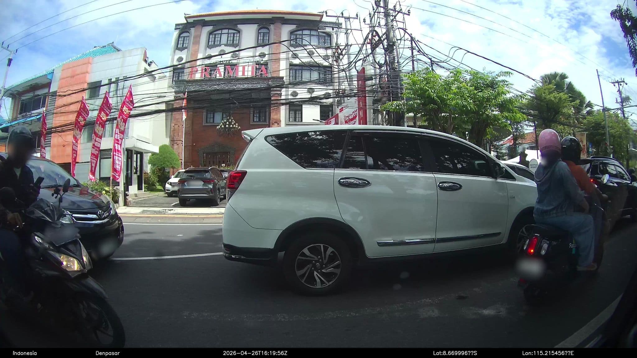 Street view near Sensa Hotel, Denpasar — © Kaart---LEFT (CC BY-SA · Mapillary)