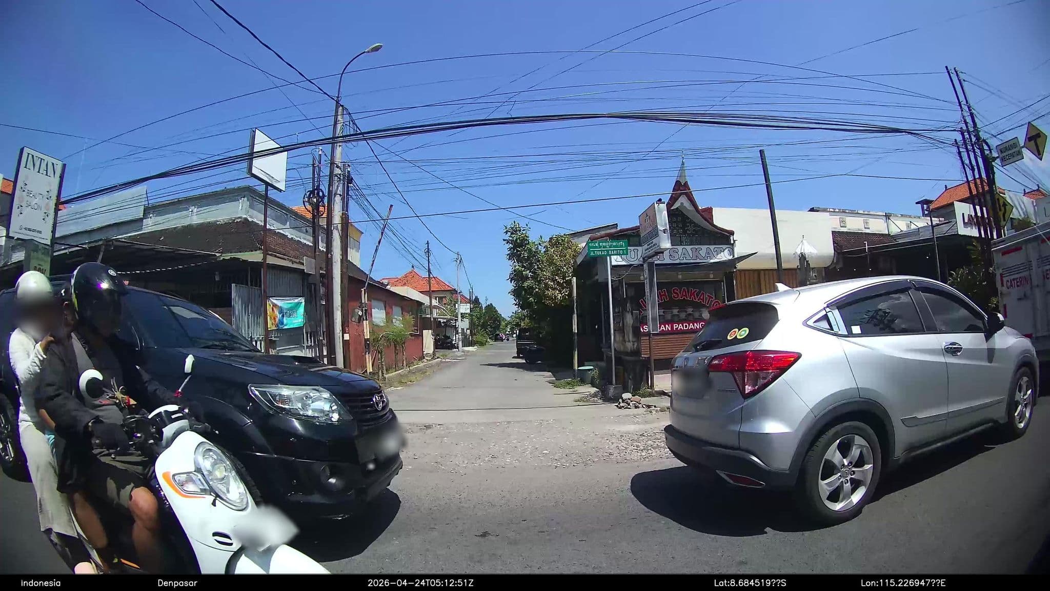 Street view near Airy Renon Tukad Batanghari Dua Belas 8 Bali, Sanur — © Kaart---RIGHT (CC BY-SA · Mapillary)