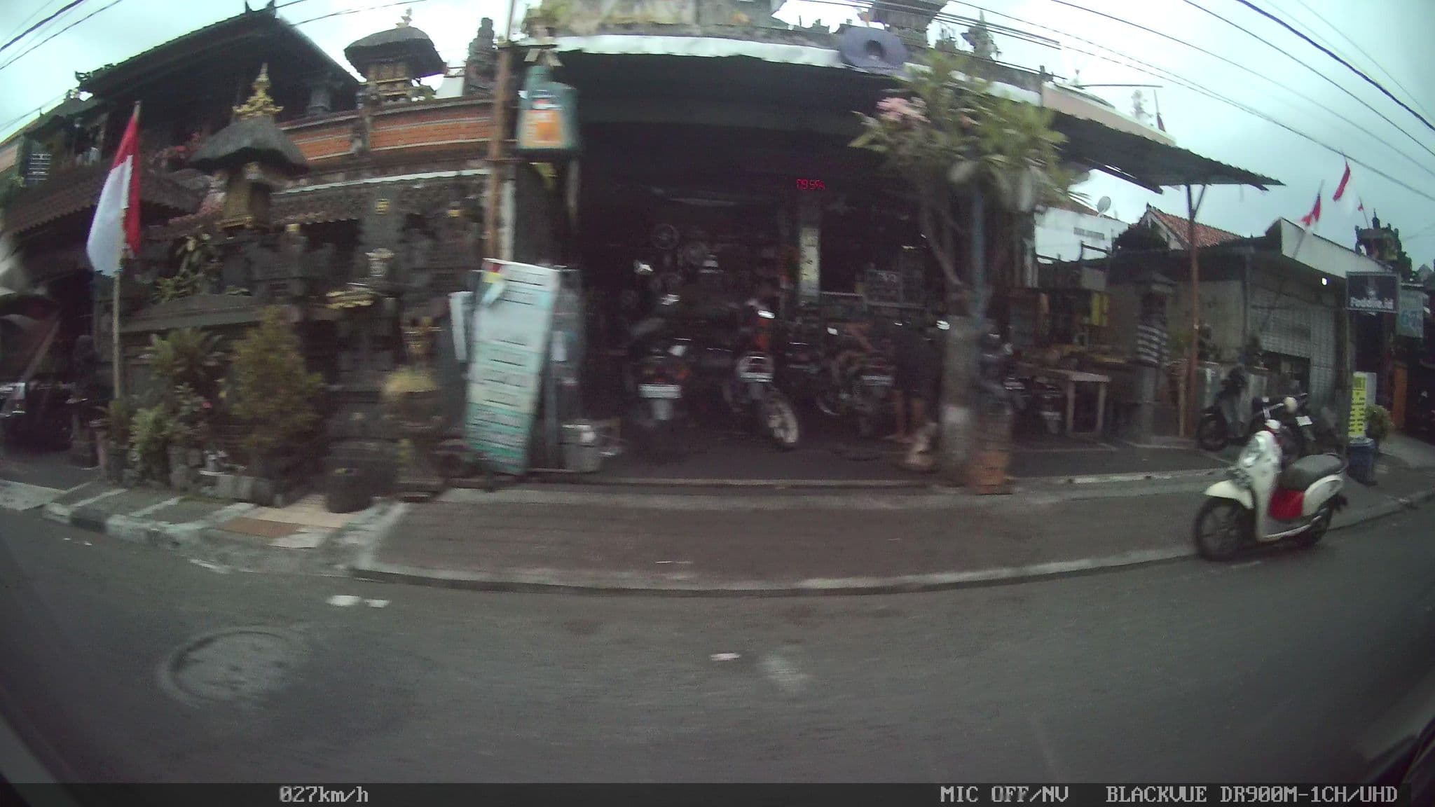 Street view near Hotel Dewi Karya, Denpasar — © kaart_2 (CC BY-SA · Mapillary)