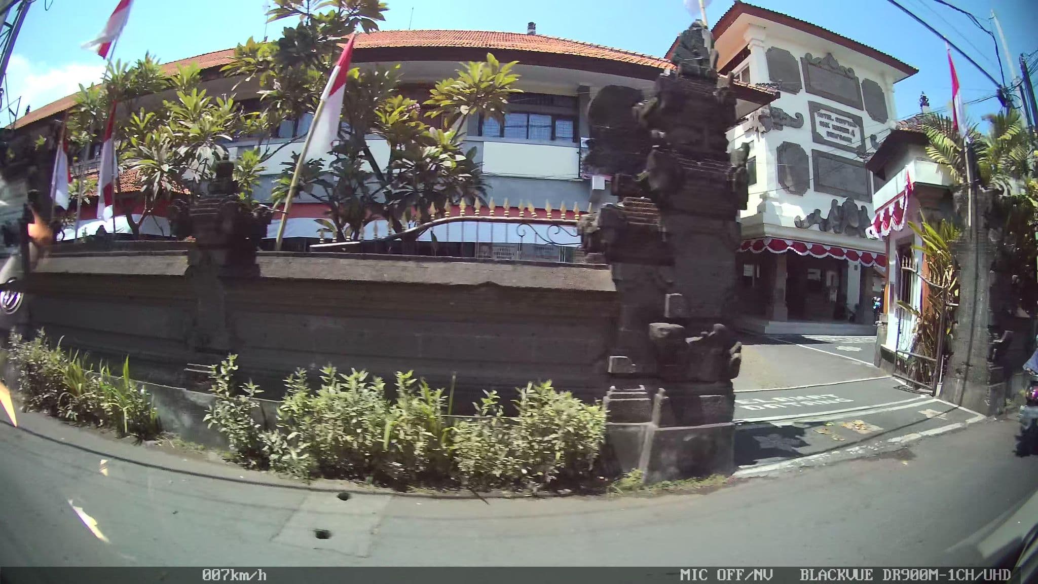 Street view near Esemka Drupadi Hotel, Denpasar — © kaart_2 (CC BY-SA · Mapillary)