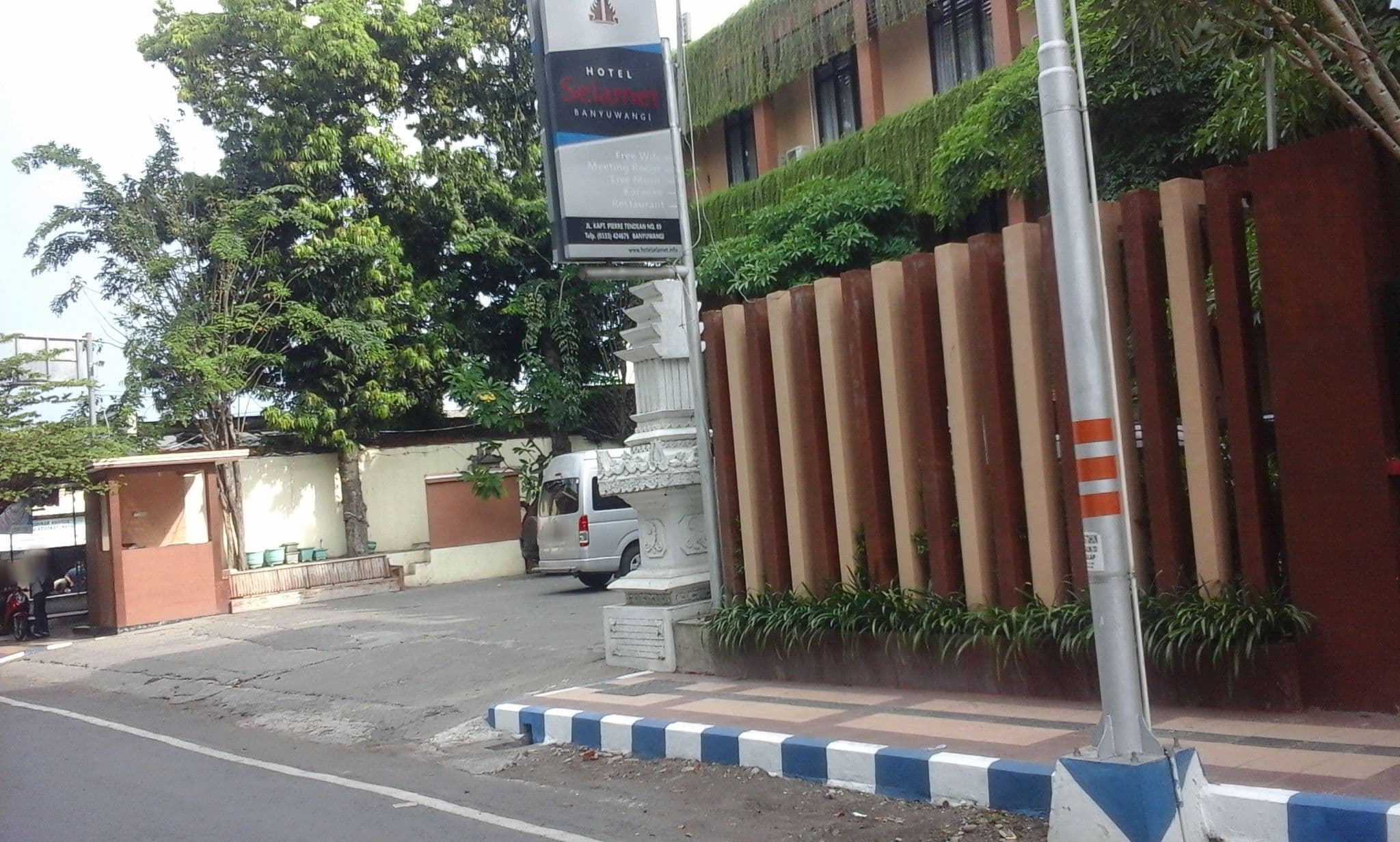 Street view near Hotel Selamet, Banyuwangi — © arizalkawamuna (CC BY-SA · Mapillary)