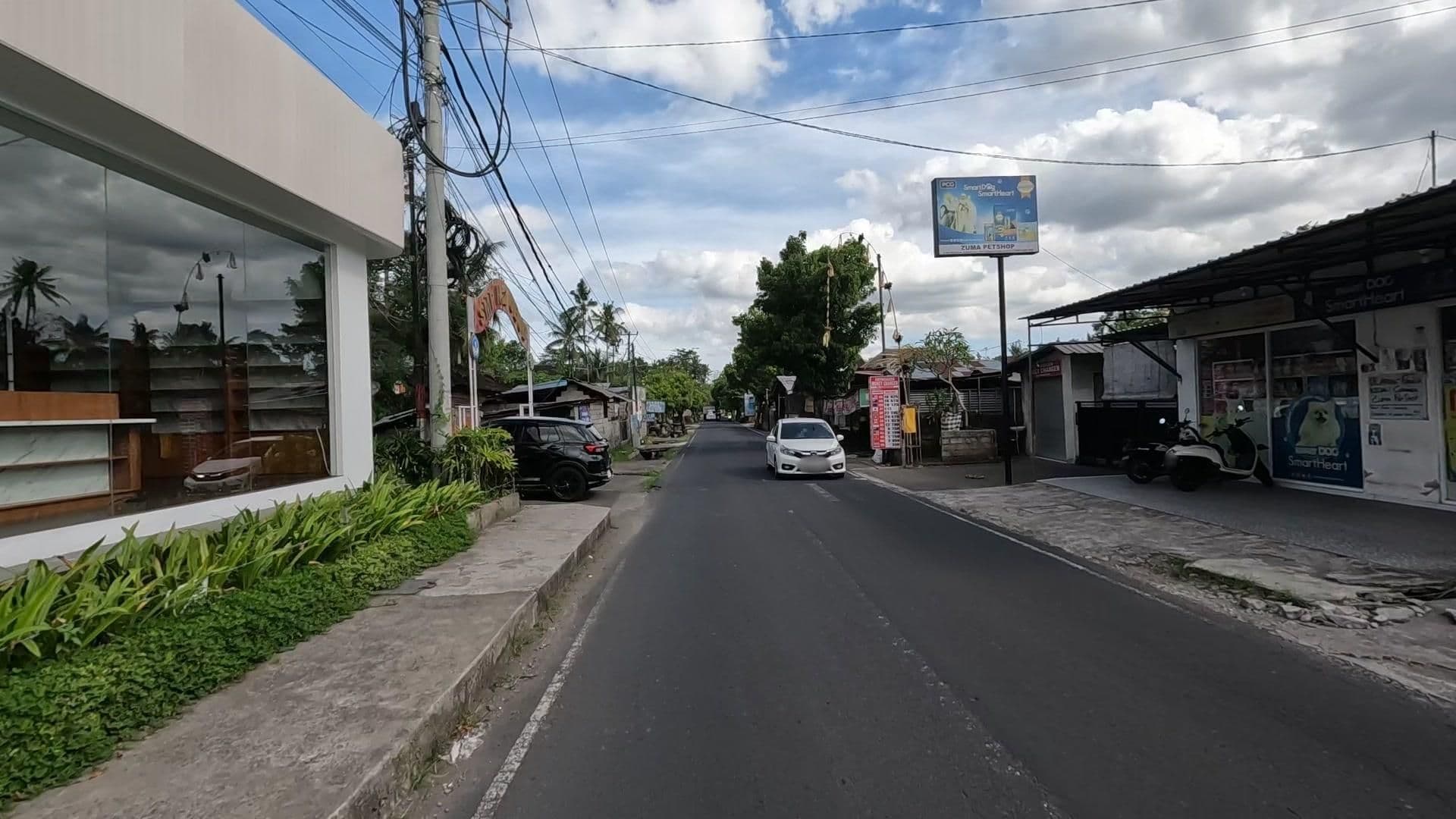 Street view near Padi Prada Suite Hotel, Ubud — © lucomsky (CC BY-SA · Mapillary)