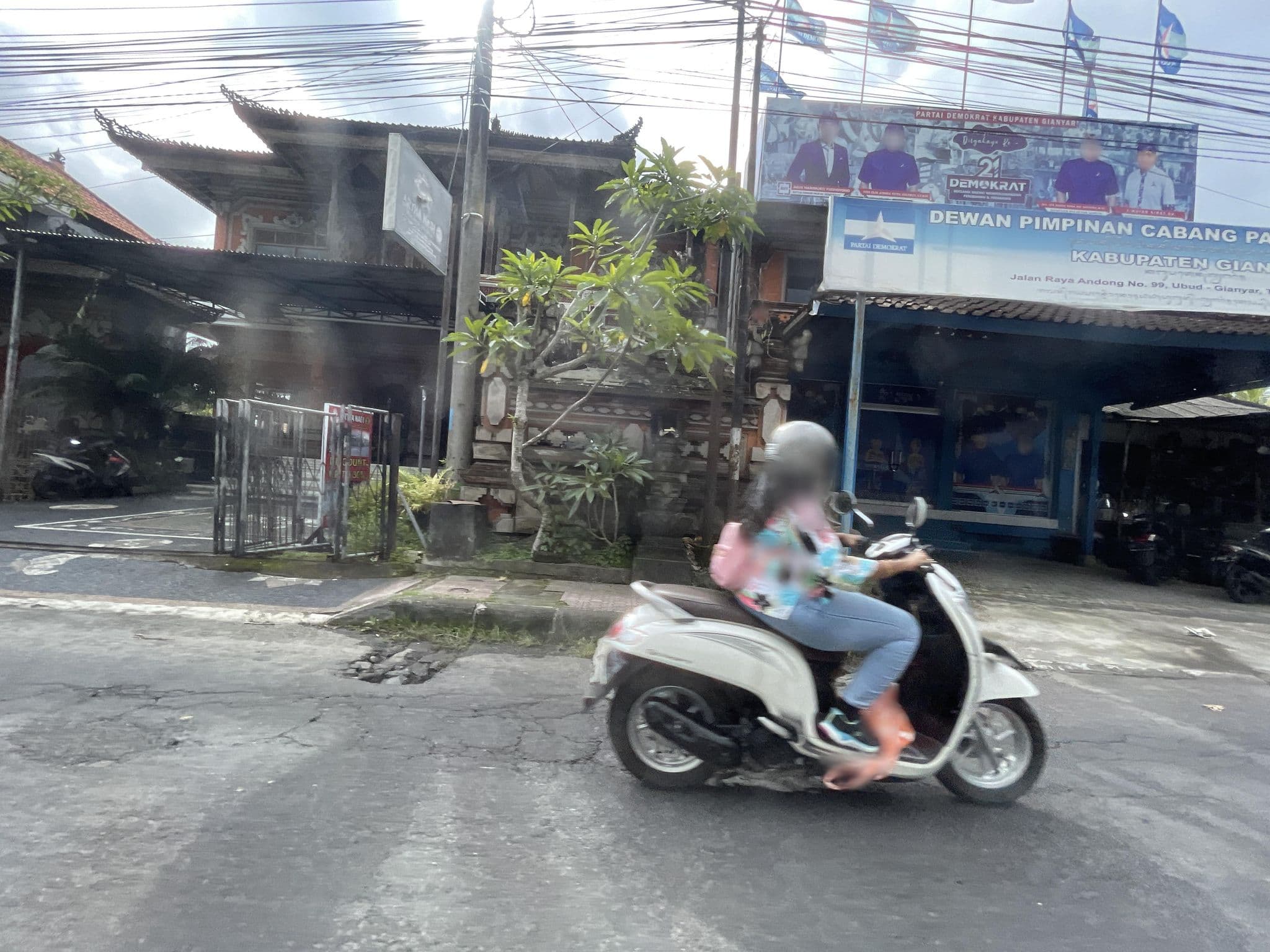 Street view near Villa Kunang Kunang, Ubud — © filipb (CC BY-SA · Mapillary)