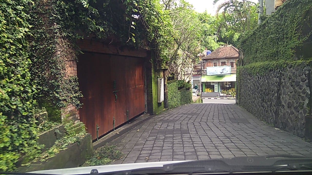 Street view near Alam Pangkung Homestay, Ubud — © rodionoff (CC BY-SA · Mapillary)
