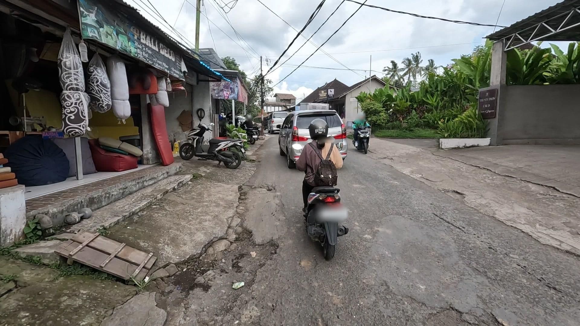 Street view near Maya Ubud Resort & Spa, Ubud — © lucomsky (CC BY-SA · Mapillary)