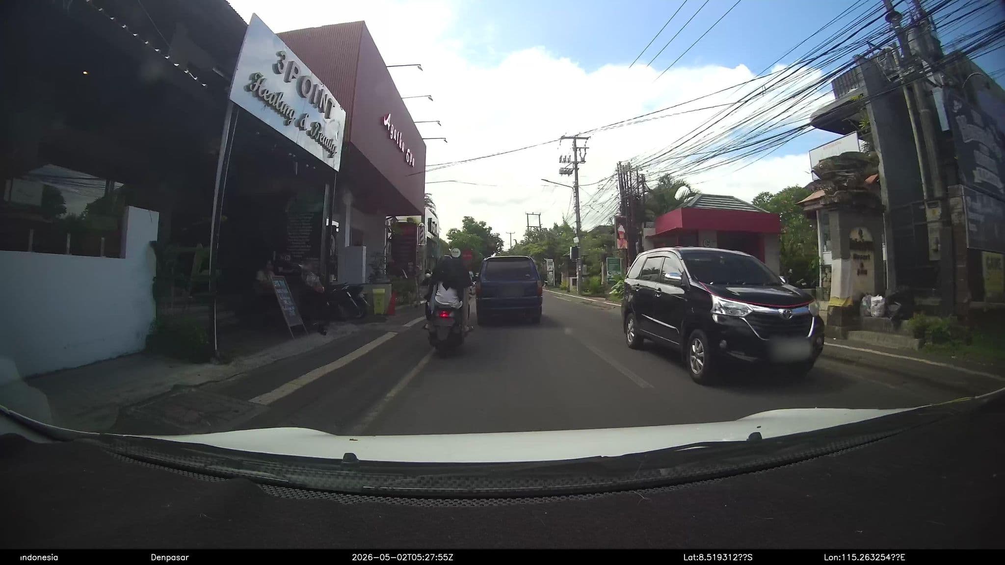 Street view near Bhuwana Hotel, Ubud — © Kaart---FRONT (CC BY-SA · Mapillary)