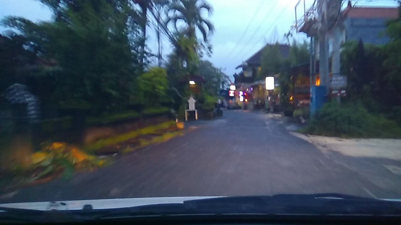 Street view near Pondok Sari Cottage, Ubud — © rodionoff (CC BY-SA · Mapillary)