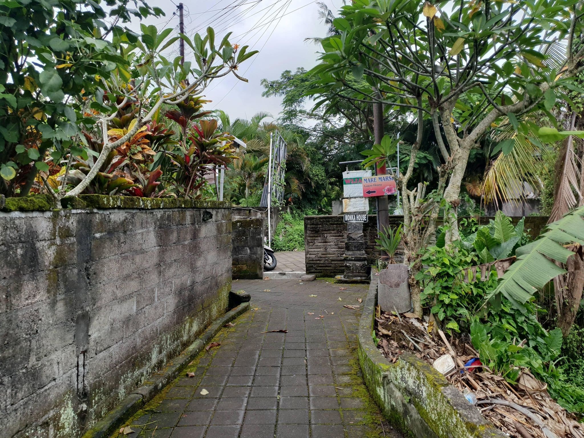 Street view near Happy inn 2, Ubud — © russmcd (CC BY-SA · Mapillary)
