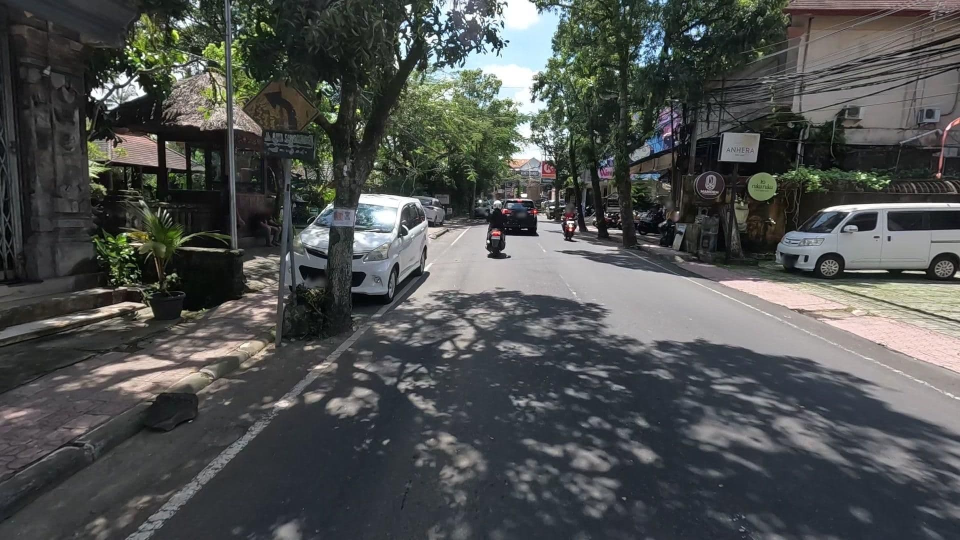 Street view near Ananda Ubud Resort, Ubud — © lucomsky (CC BY-SA · Mapillary)