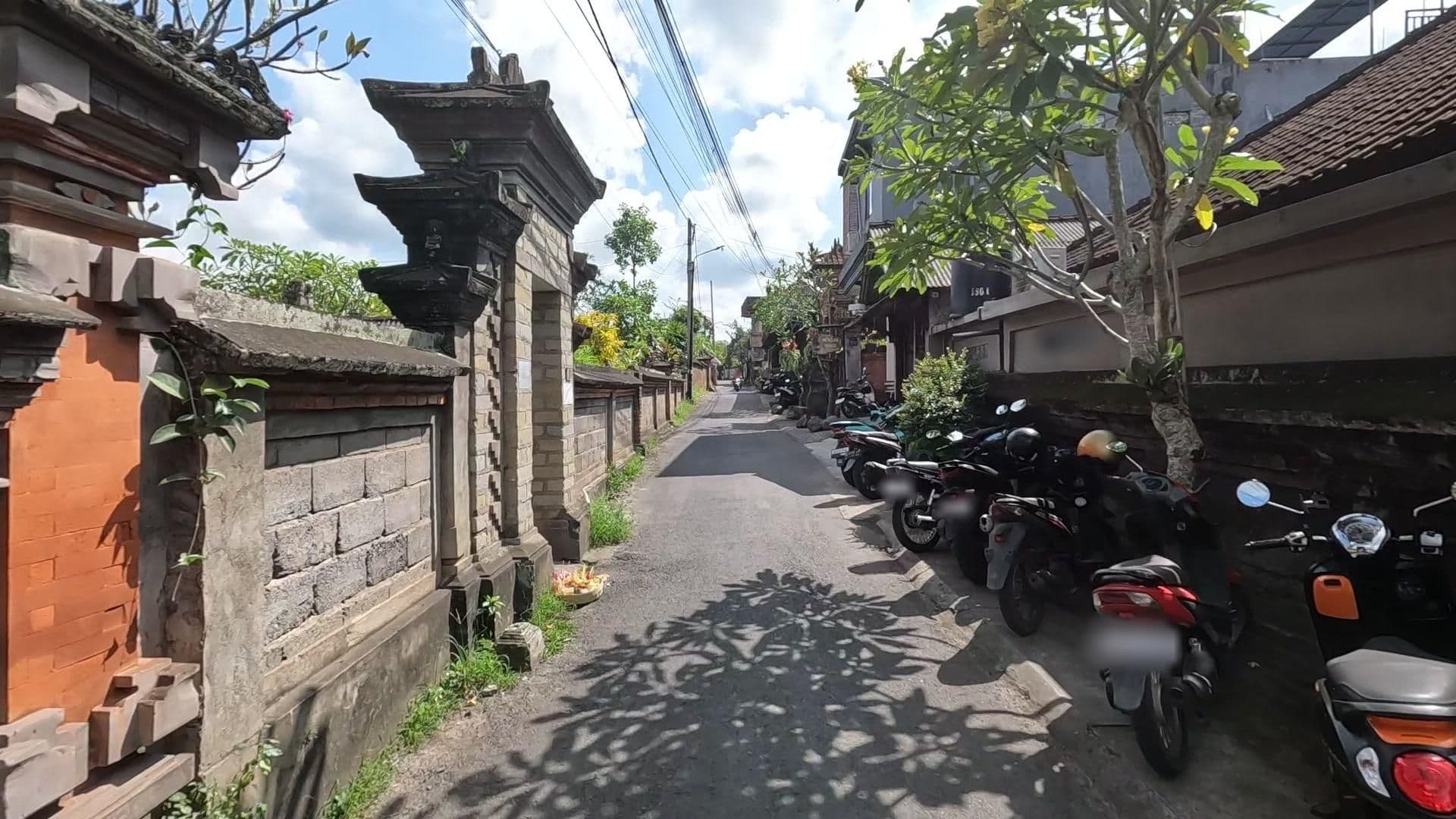 Street view near Kubu Taman  Homestay, Ubud — © lucomsky (CC BY-SA · Mapillary)