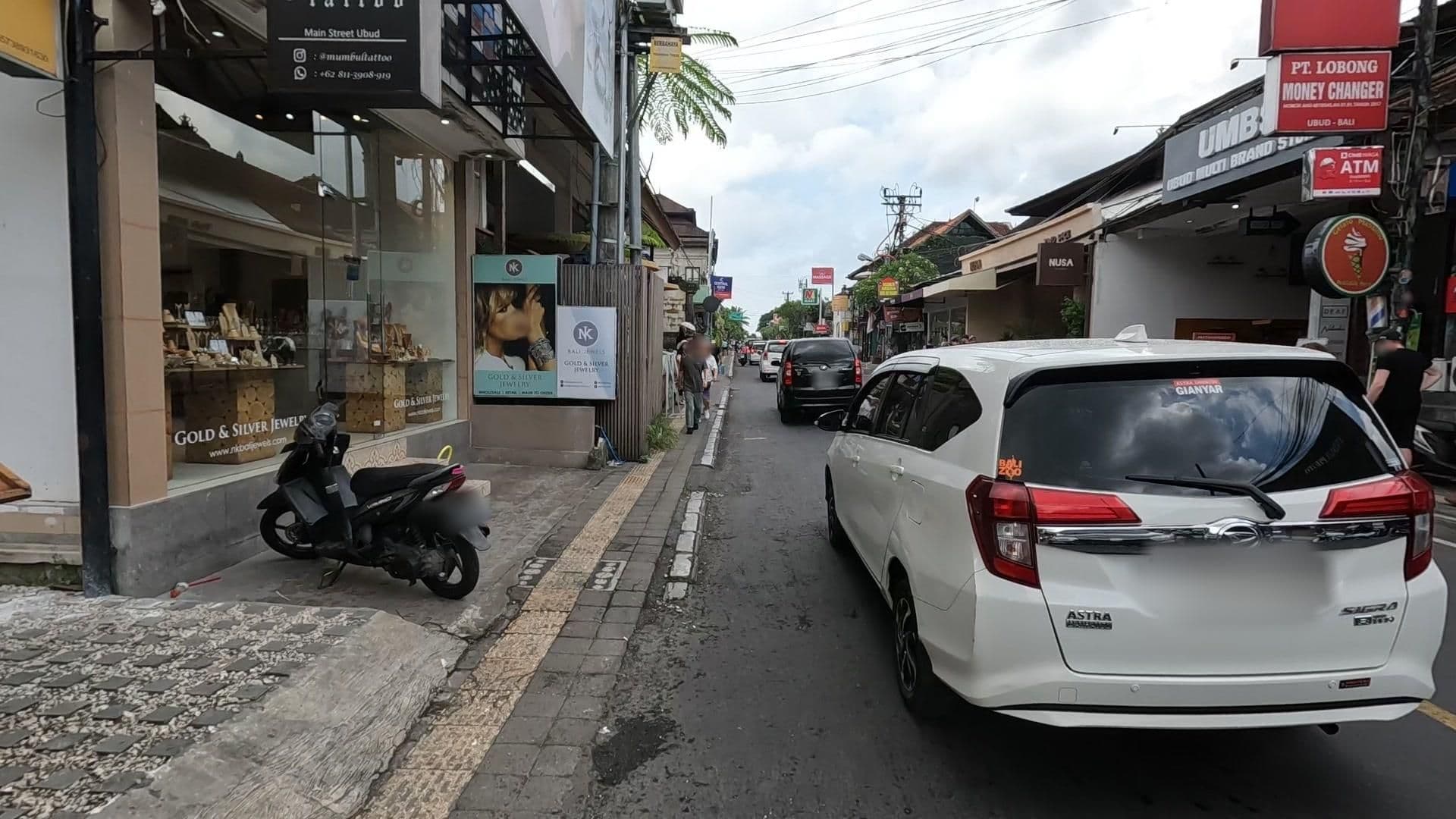 Street view near Puri Sarasawati Bungalows, Ubud — © lucomsky (CC BY-SA · Mapillary)