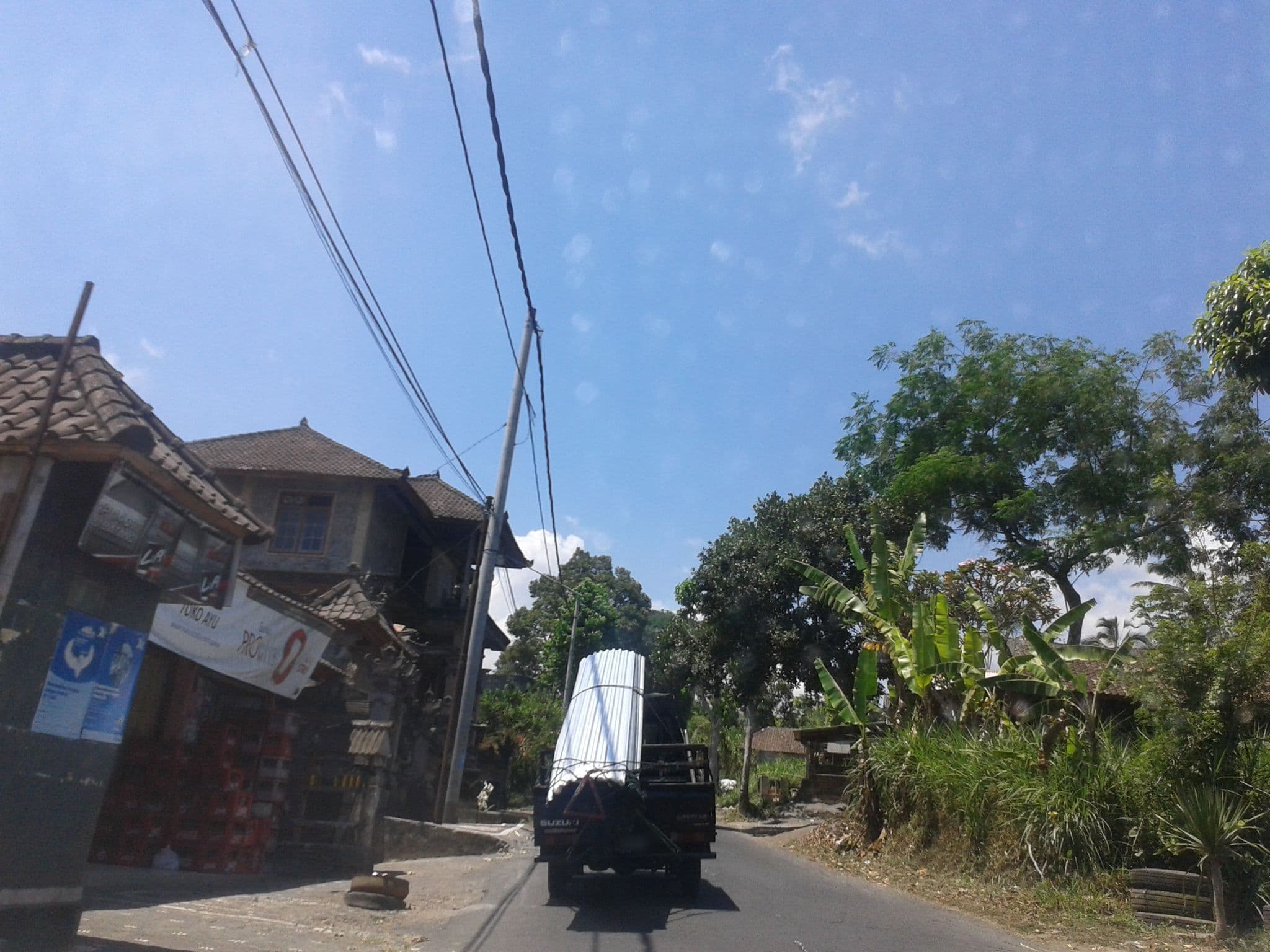 Street view near Khastana Hadi Luxury Countryside, Ubud — © rororo (CC BY-SA · Mapillary)