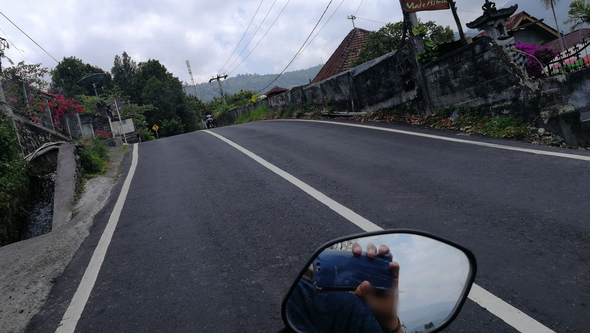 Street view near Made Oka_warung & Homestay, Munduk — © thewayofmando (CC BY-SA · Mapillary)